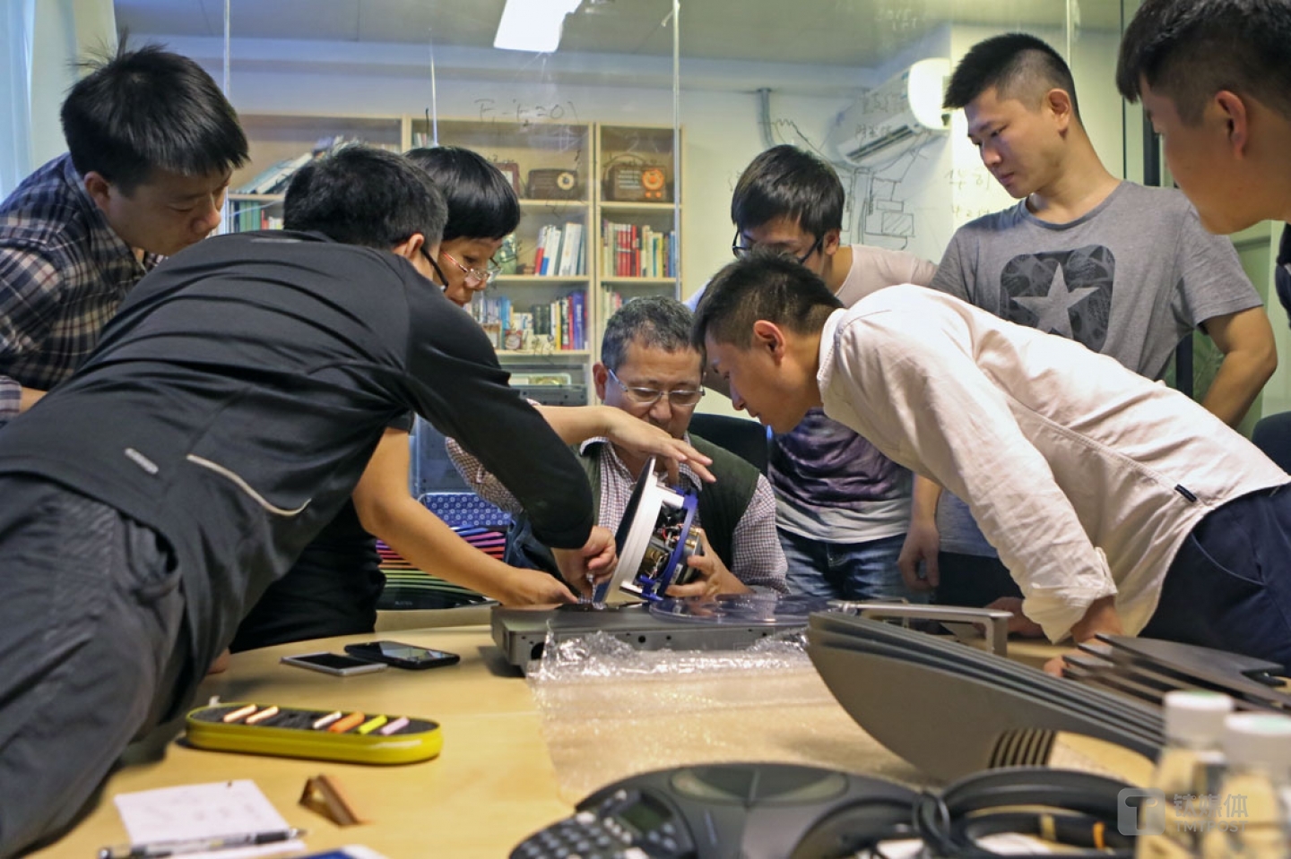 &ldquo;我尊重他们的设计，我讲我的想法和理解，他们理解了以后再设计，设计中双方不断碰撞，才会有新东西，好的设计不是简单的叠加，一定是你中有我，我中有你，一定是相互启发相互认同。&rdquo;曾德钧很尊重设计师，他认为这样的合作才是最有效的。