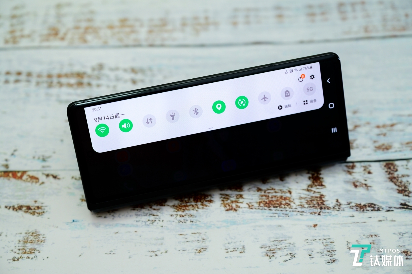 副屏横向状态下，也对下拉栏进行了优化