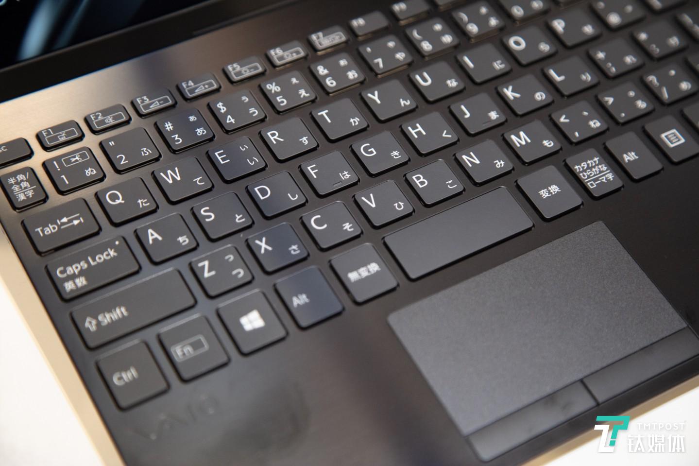 约19mm键距的全尺寸键盘