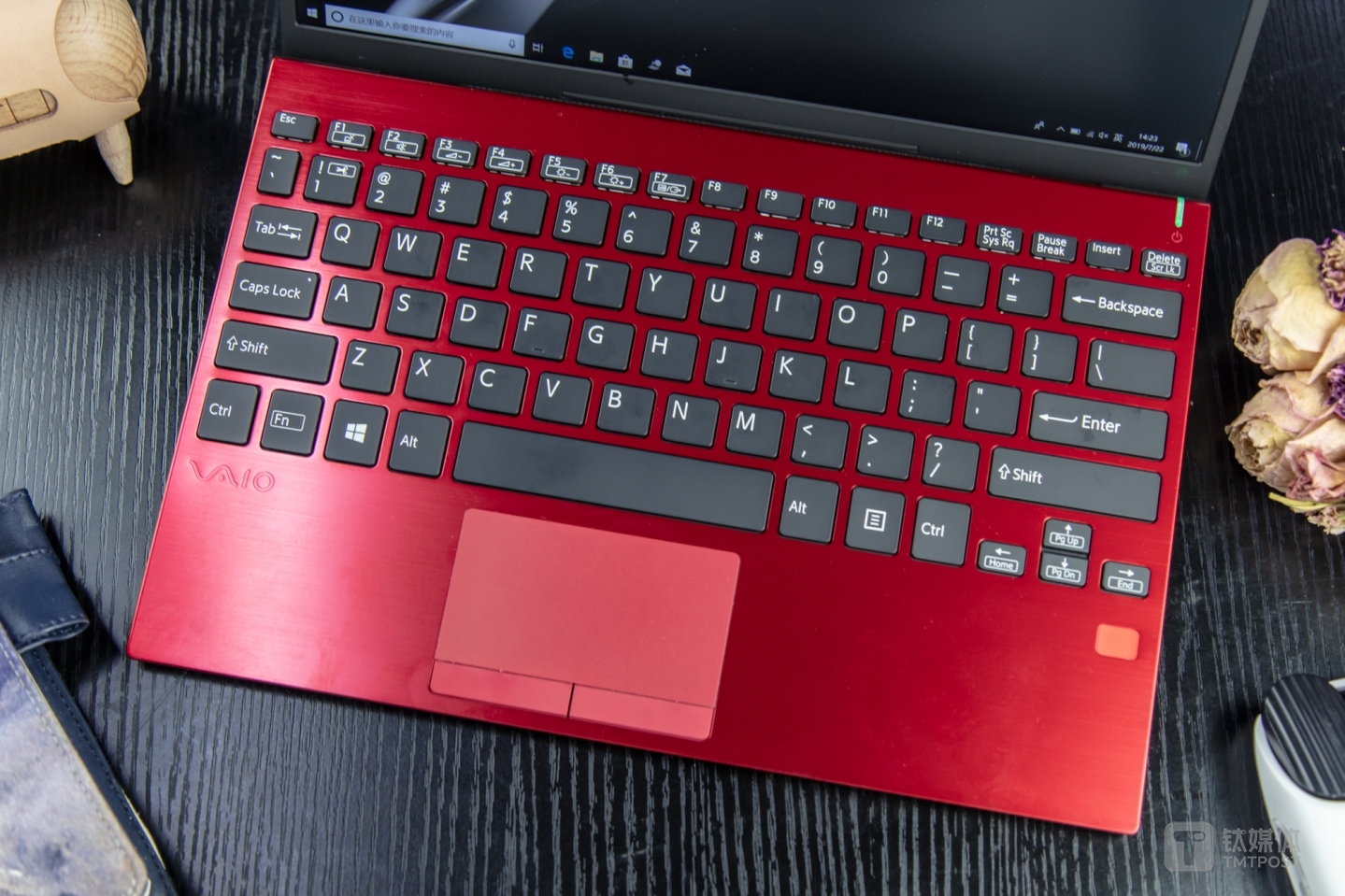 约19mm键距的全尺寸键盘