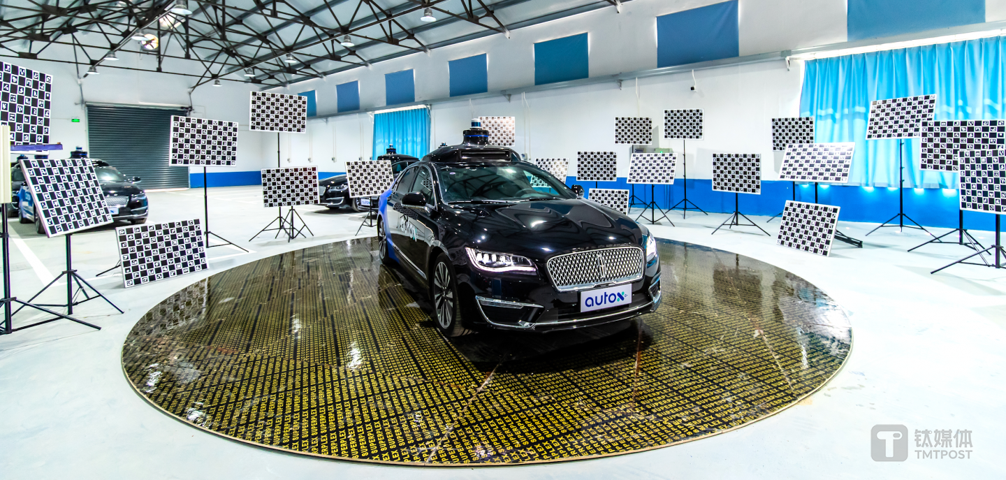 AutoX上海RoboTaxi无人车运营大数据中心一侧