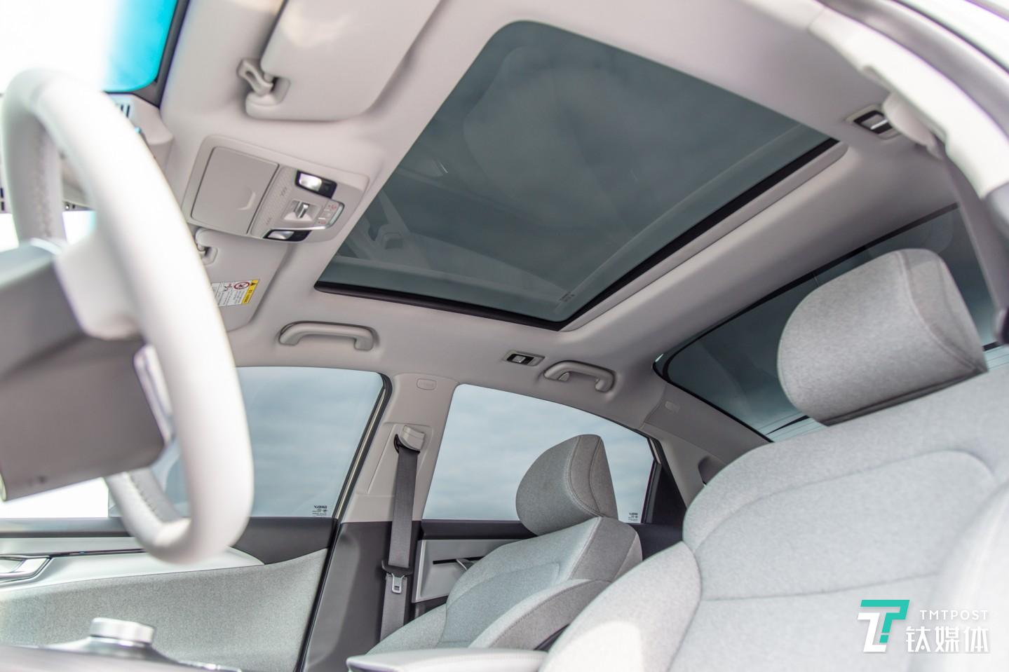 全景天幕&婴儿级环保织物座椅