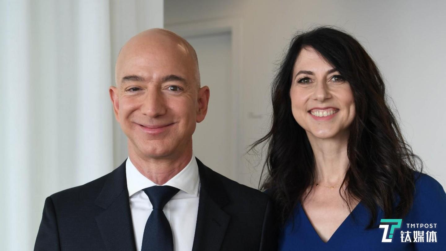 1月9日，亚马逊CEO杰夫&middot;贝索斯宣布与共同生活了25年的妻子麦肯齐&middot;贝索斯离婚。该离婚被称为&ldquo;历史上最昂贵的离婚&rdquo;。（图/ Daniel Biskup）