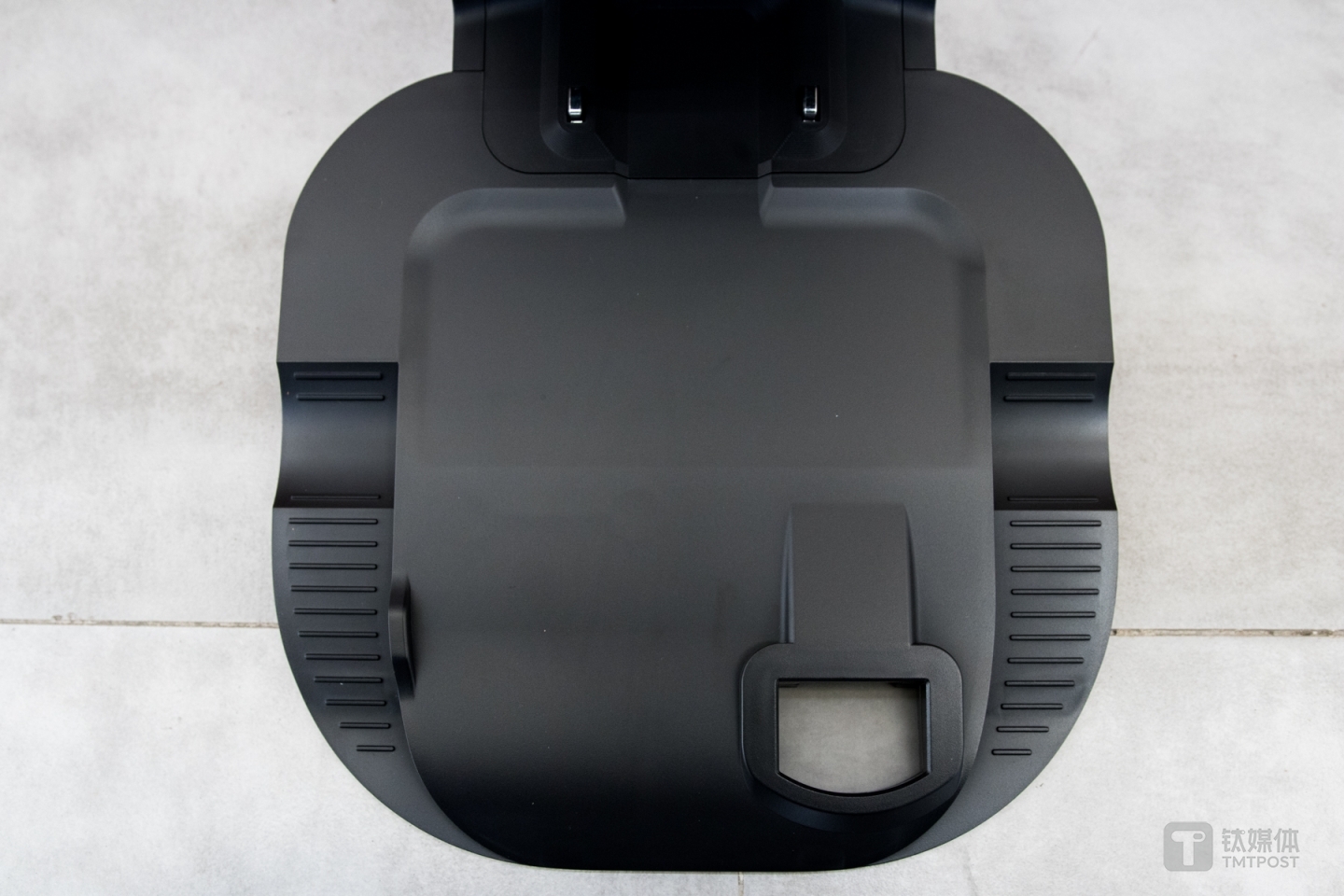 充电底座功能也集成在内