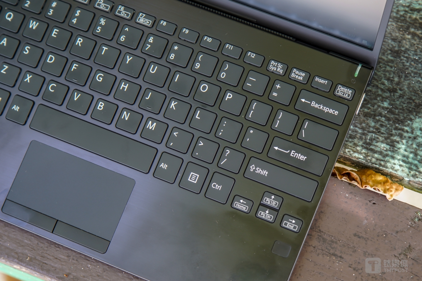 约19mm键距的全尺寸键盘