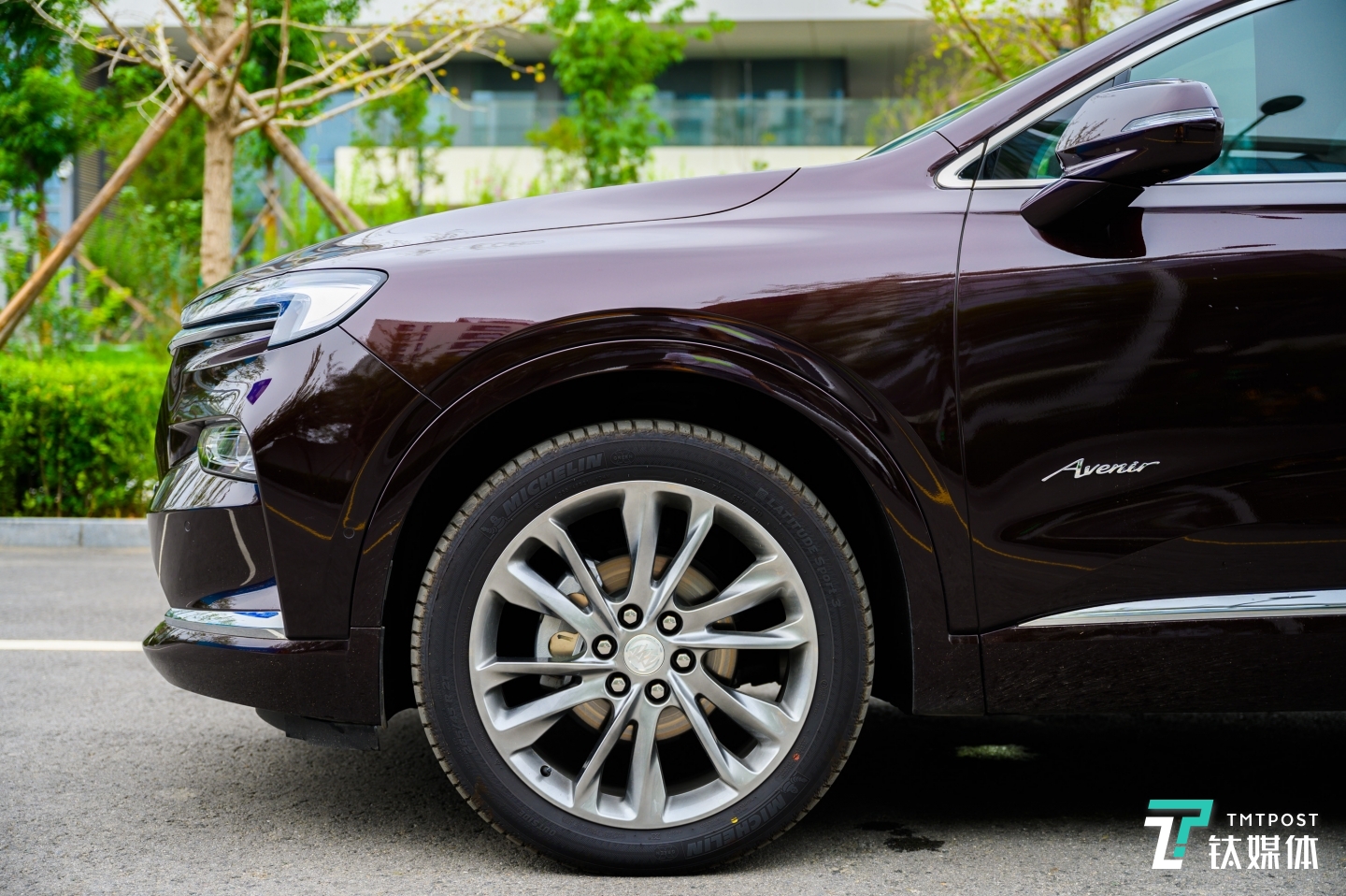 车侧有艾维亚标识