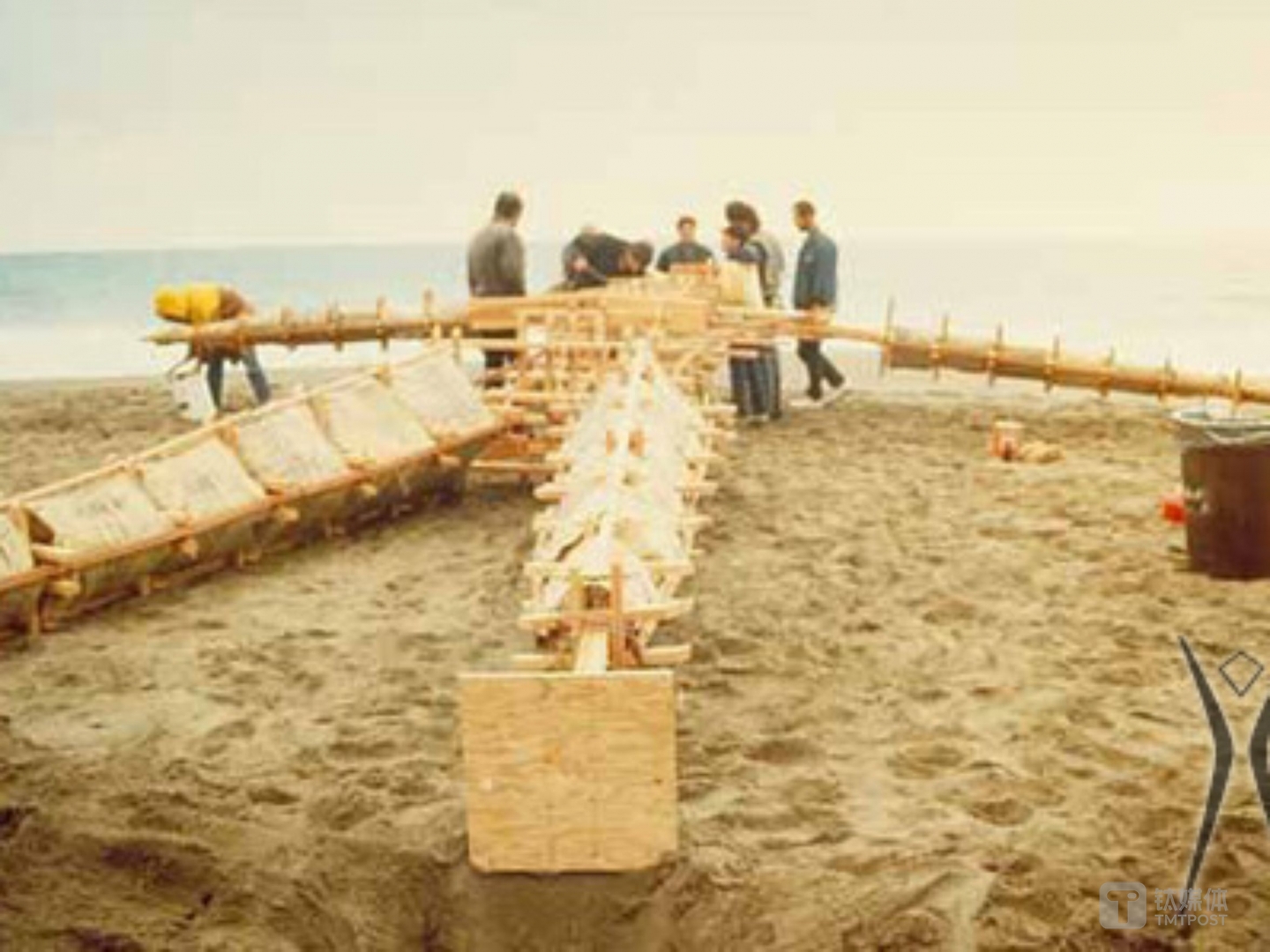 1988年火人节前的准备活动 Photo by Stewart Harvey, Courtesy of Burning Man 来源：RGJ