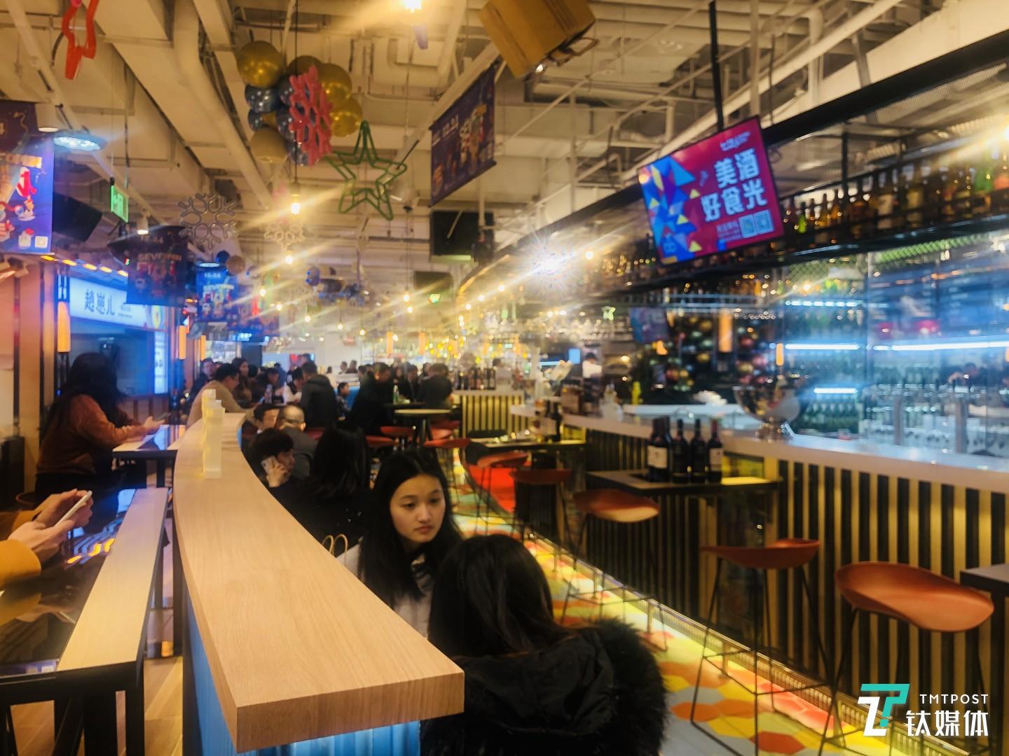 餐飲檔口和就餐區(qū)