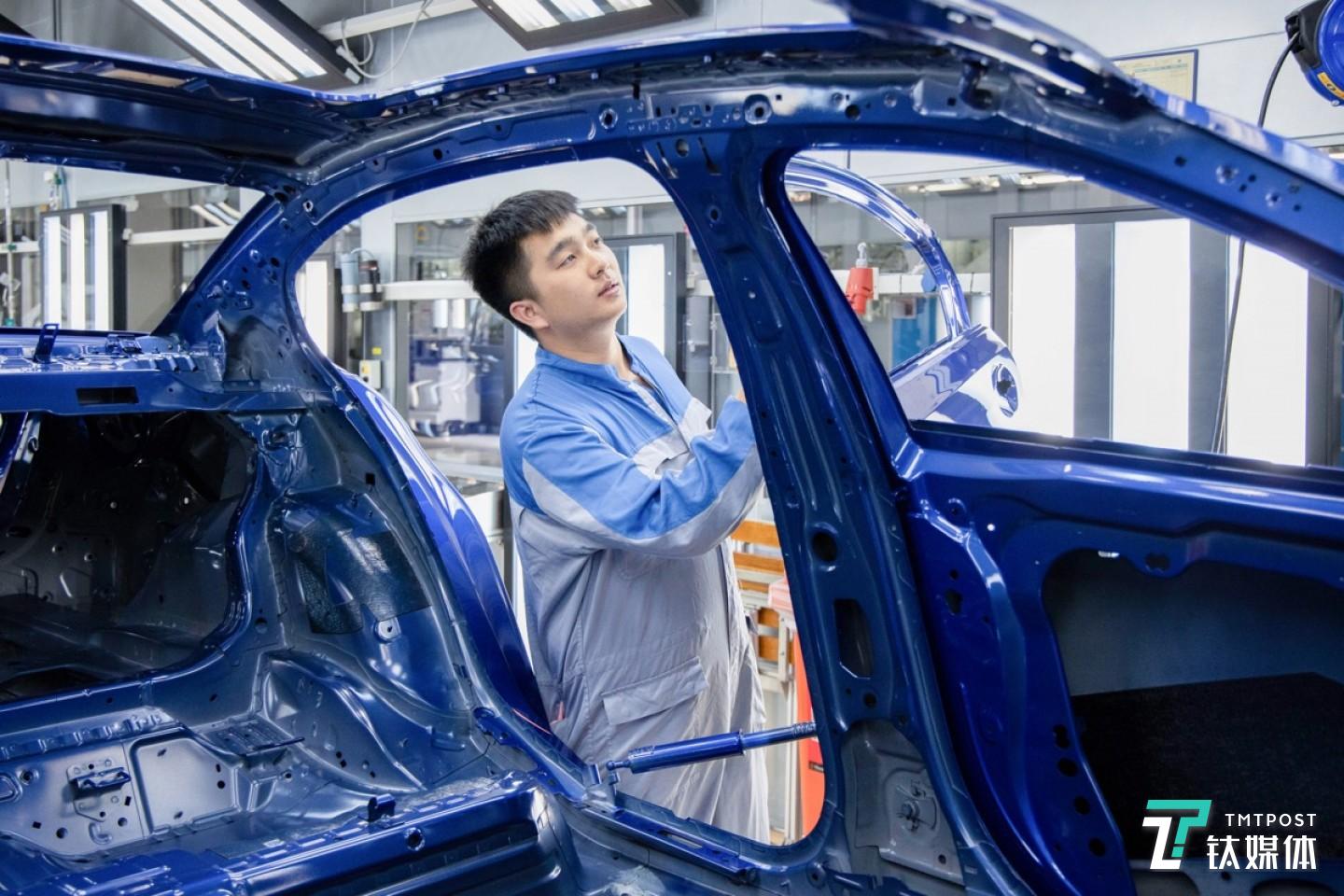 涂装车间面漆打磨