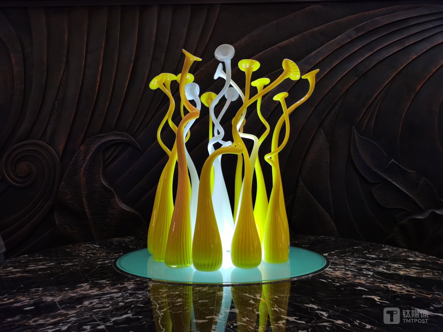 对于场景的颜色还原以及黑色的控制非常出色，图像锐度也比较高