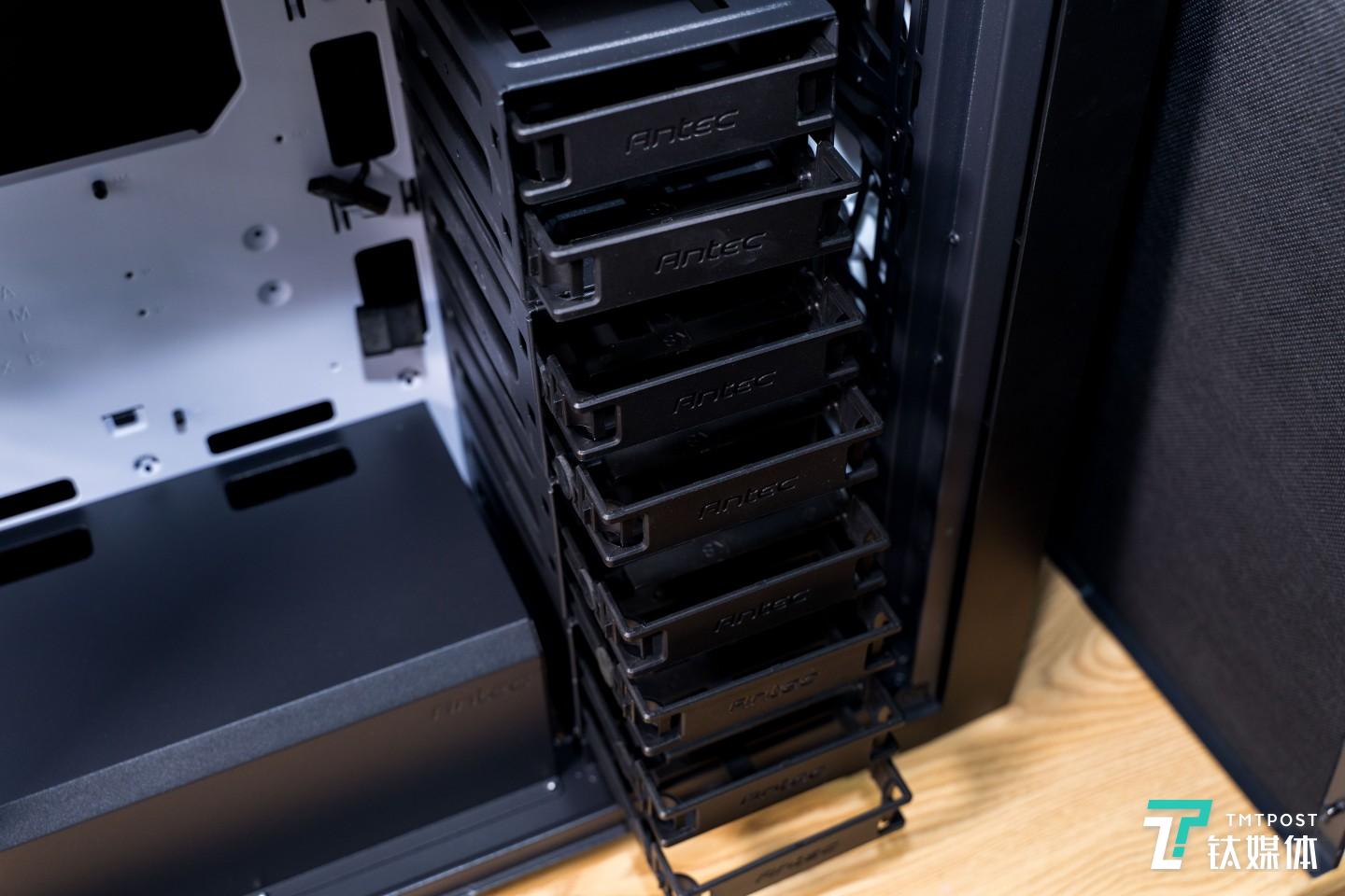 塑料材质的硬盘笼