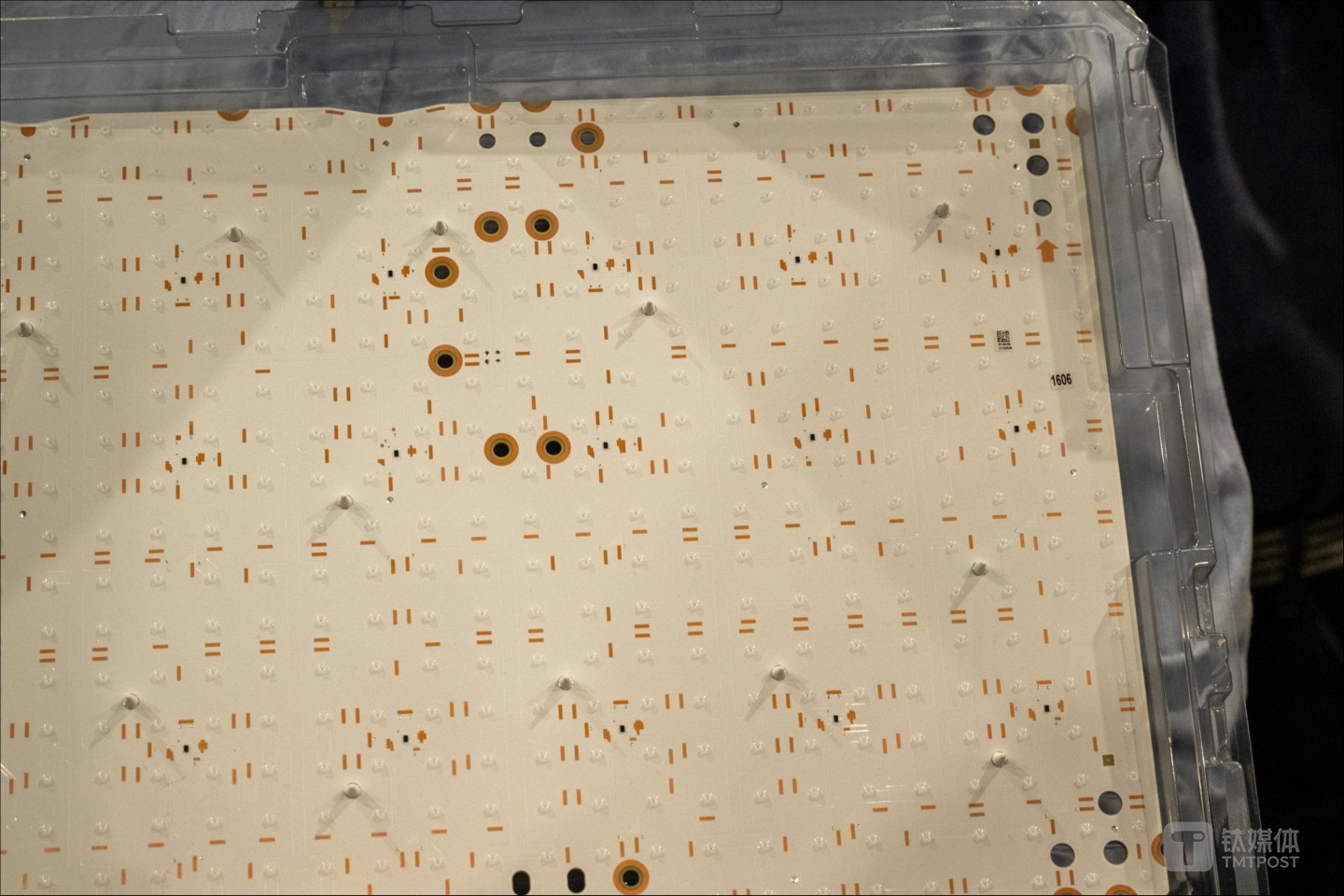 索尼生產(chǎn)的微型Mini LED驅(qū)動芯片