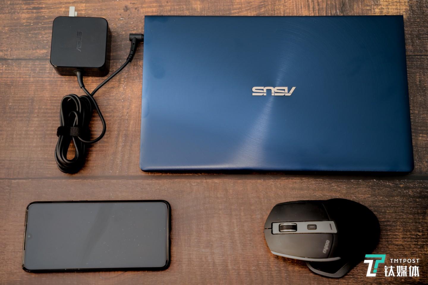 作为一整套出差设备，小巧是很重要的因素