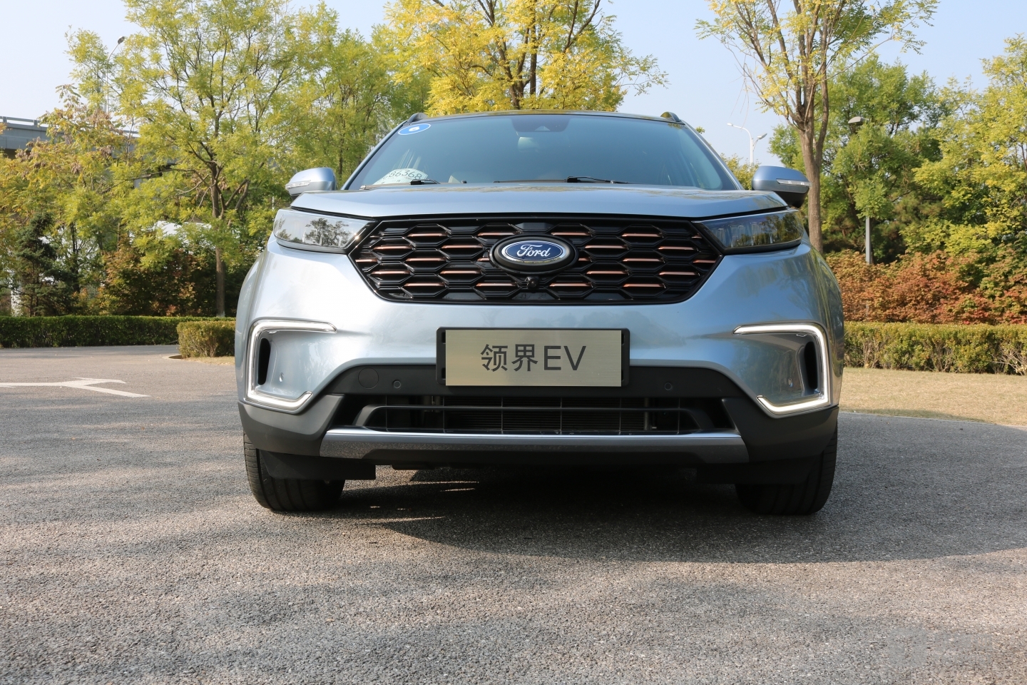 金属镀铬的领界EV前格栅