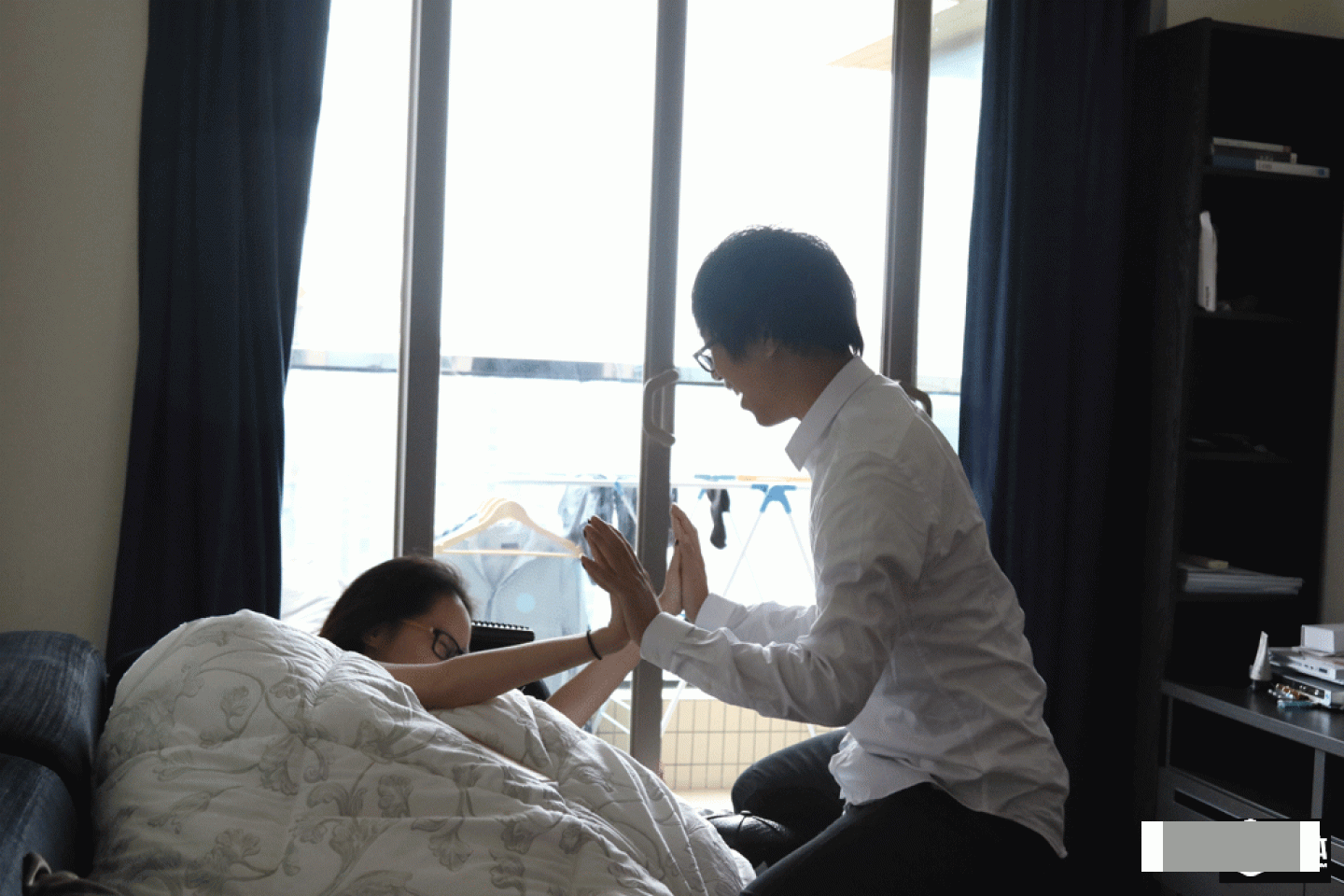 Xu used to live alone in her apartment located at Gubei. But since she has frequent meetings with her team here, she invited the team members that often came here to live with her. And they have been living with her ever since.