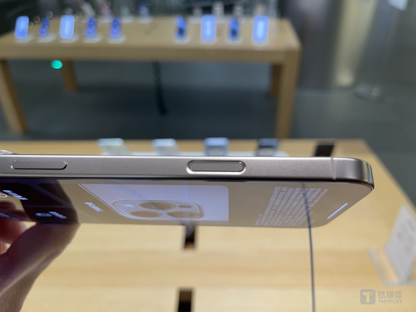 iPhone16系列新增的拍照键，钛媒体APP拍摄