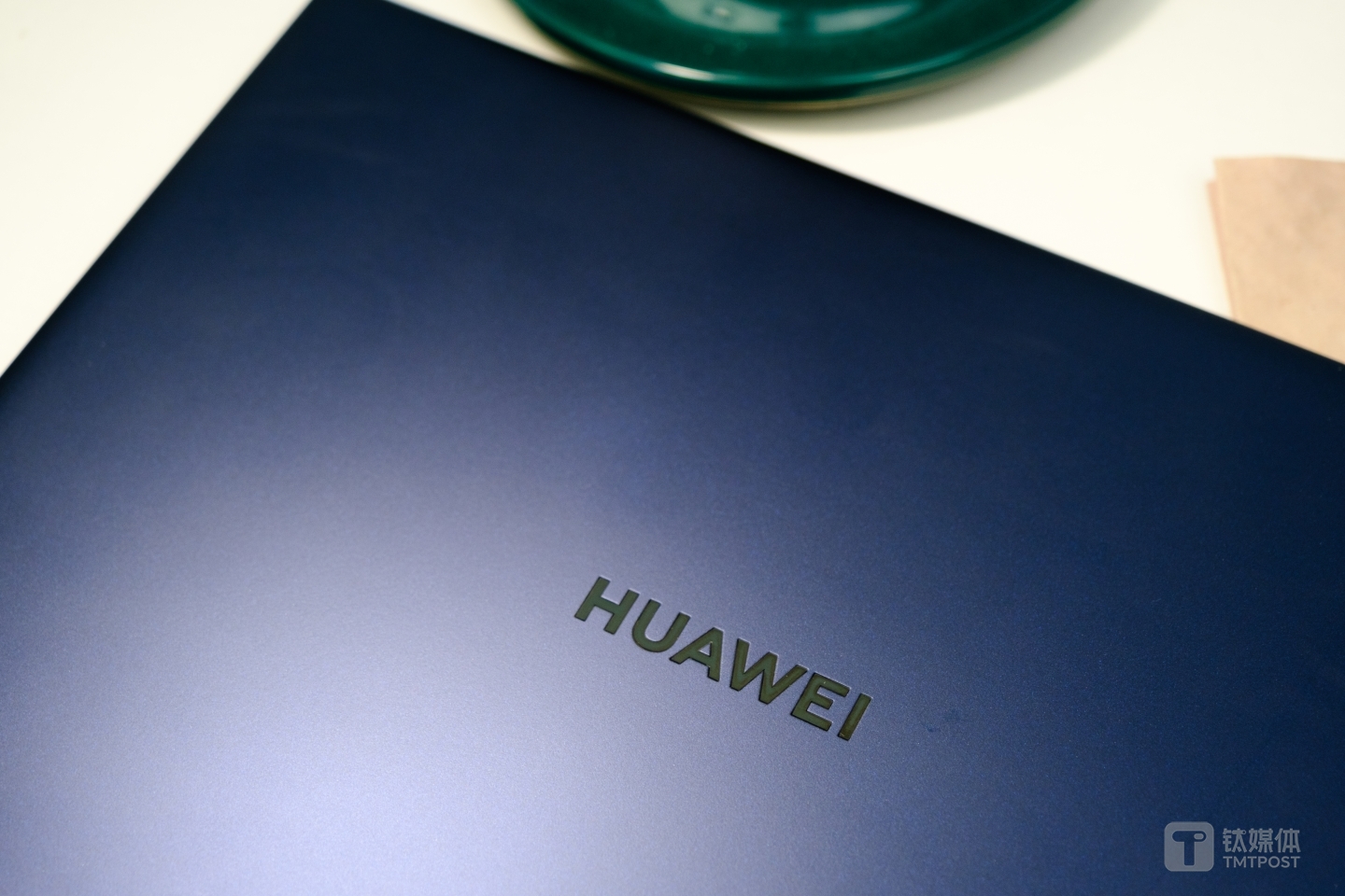 MateBook X Logo 部分