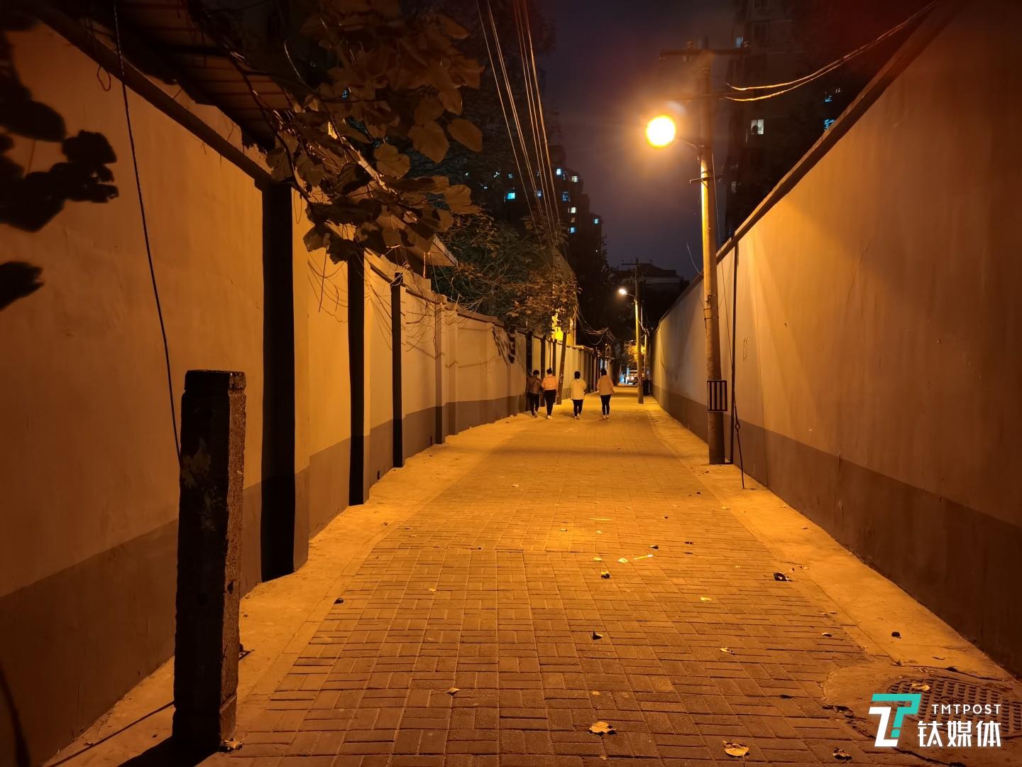 暗光条件下，未打开夜景模式