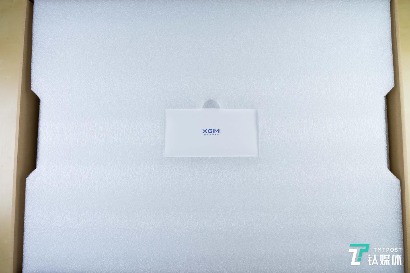 包装中用厚厚的泡沫进行保护