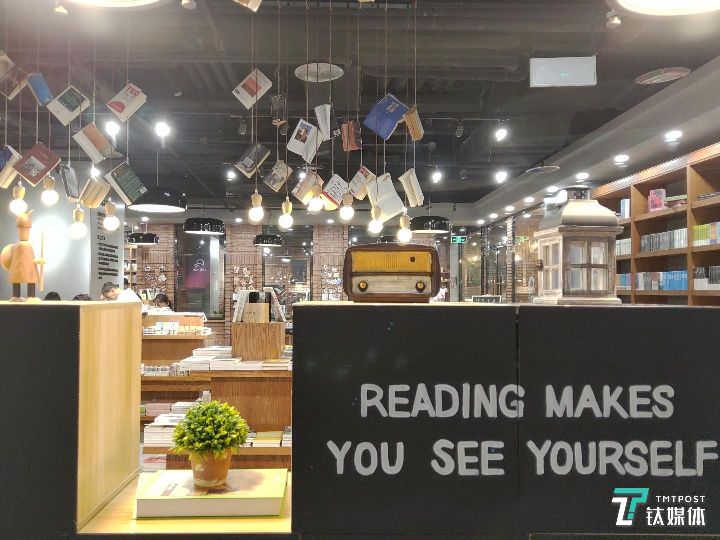 更多样张焦距:4.25mm 光圈:f/1.7 快门速度:1/s ISO: