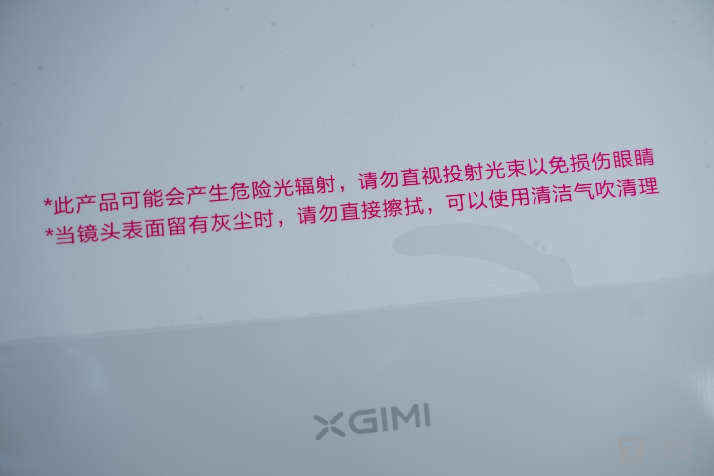 激光电视镜头需要小心维护