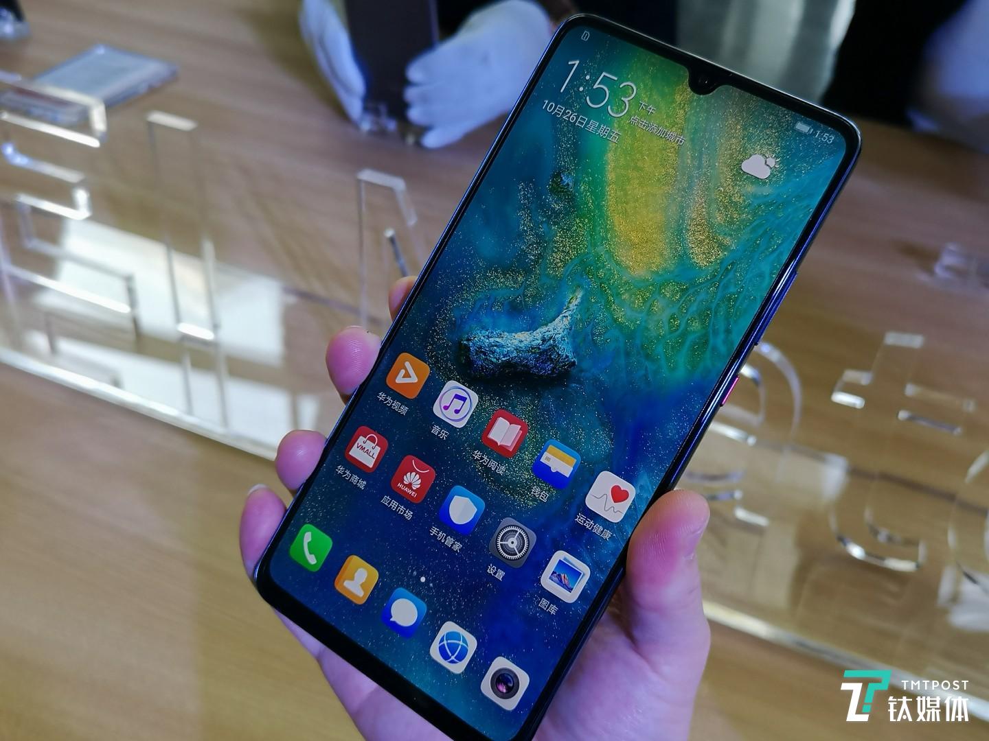 可以算是巨屏幕的Mate20 X，主打游戏娱乐