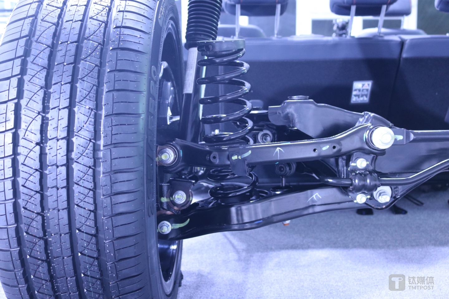 多连杆后悬架结构