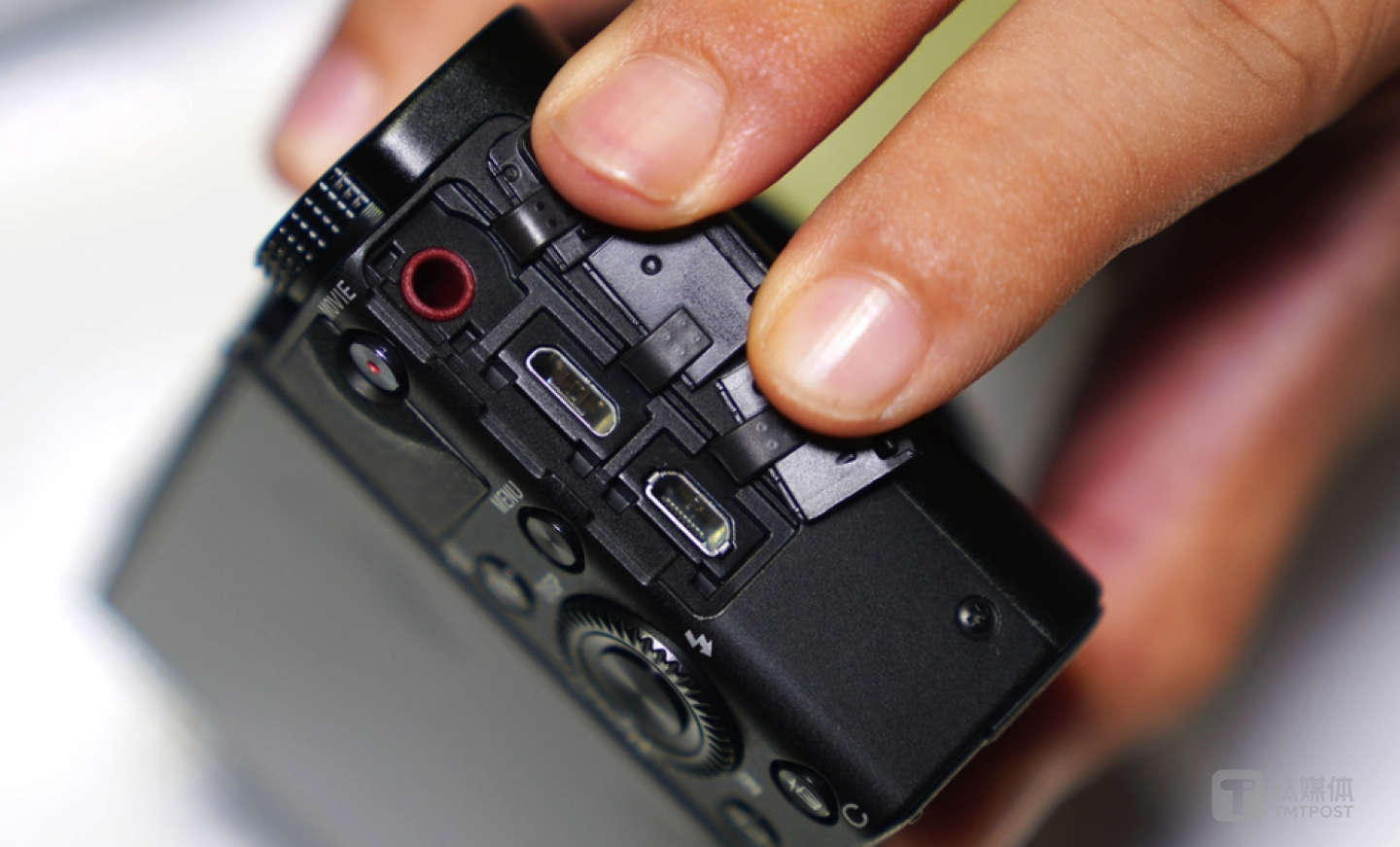 新增麦克风接口