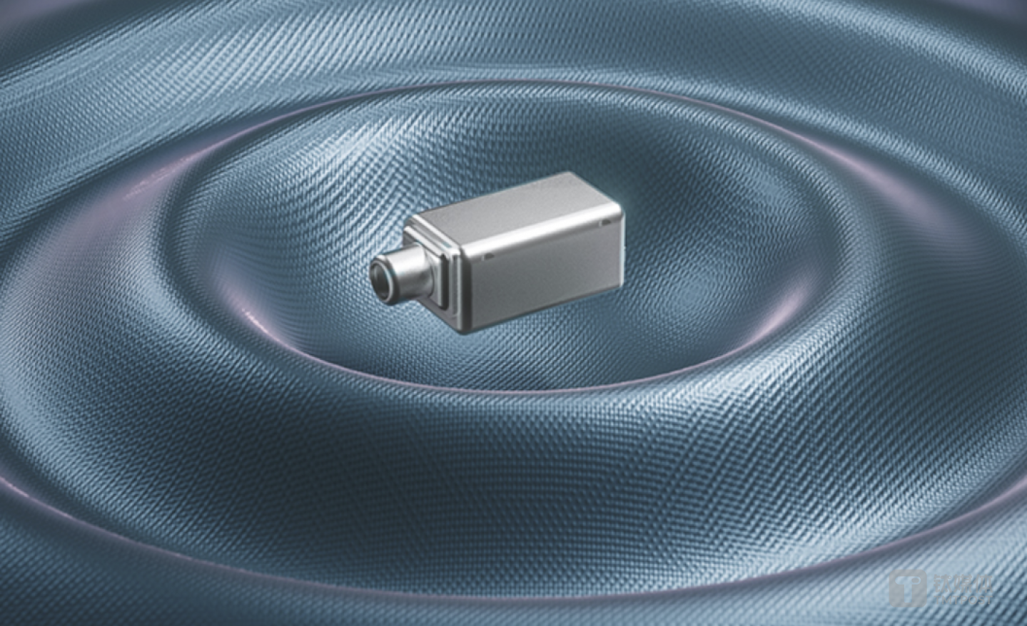 通过与上游合作，推出独家全频动铁单元