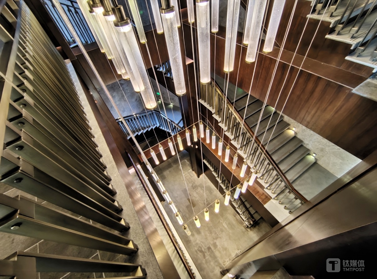 更多样张 焦距：2.11mm 光圈：f/2.4 快门速度：1/s ISO: