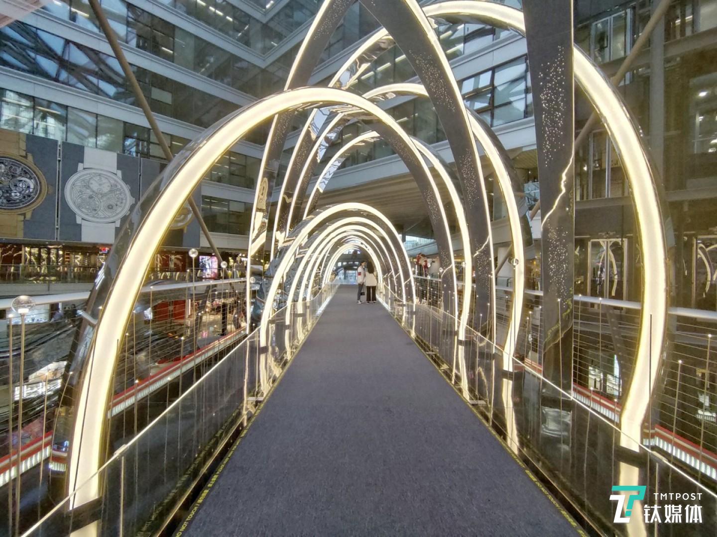 更多样张 焦距：2.31mm 光圈：f/2.2 快门速度：1/100s ISO:291