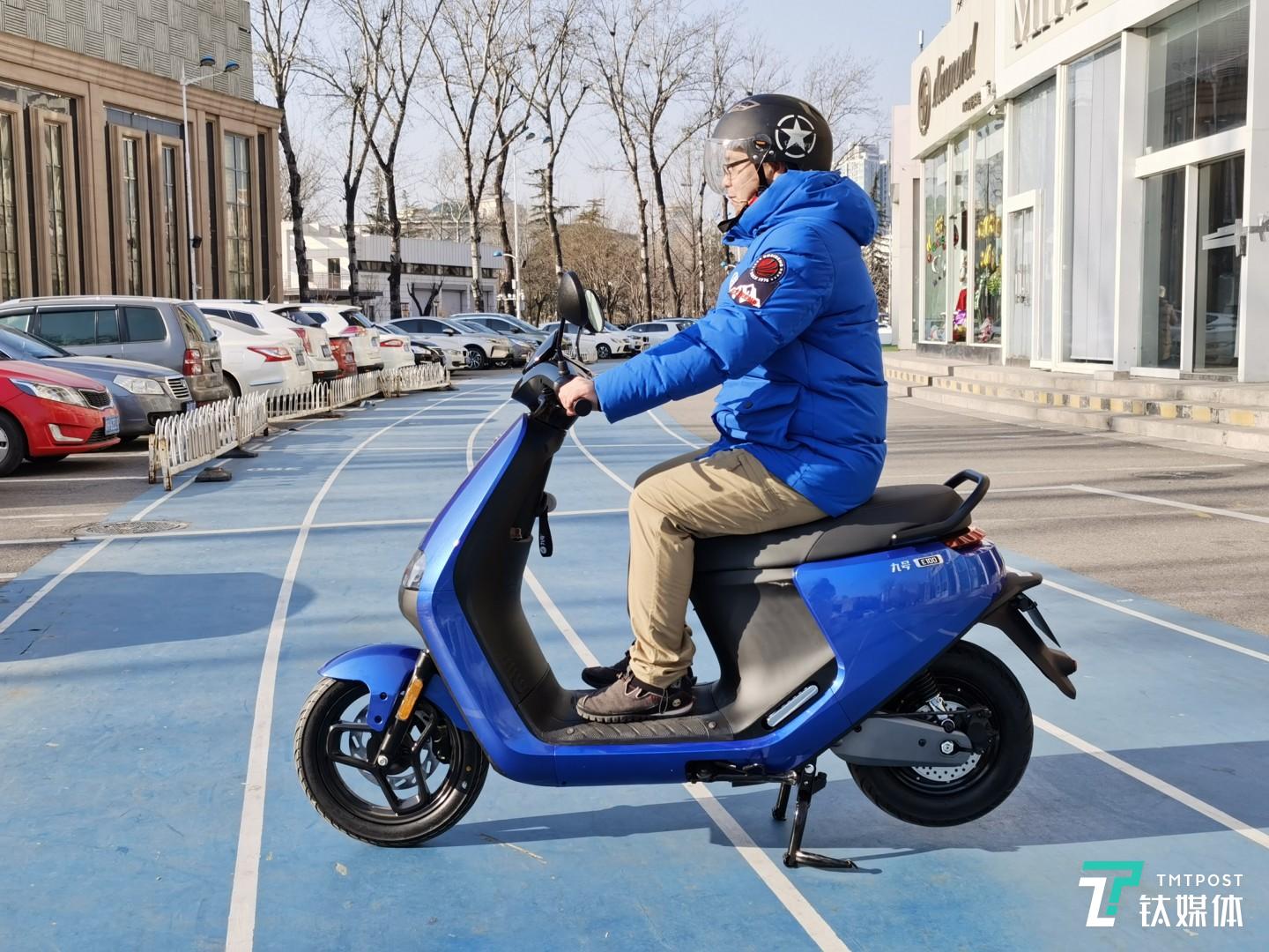 坐姿舒适，轻松