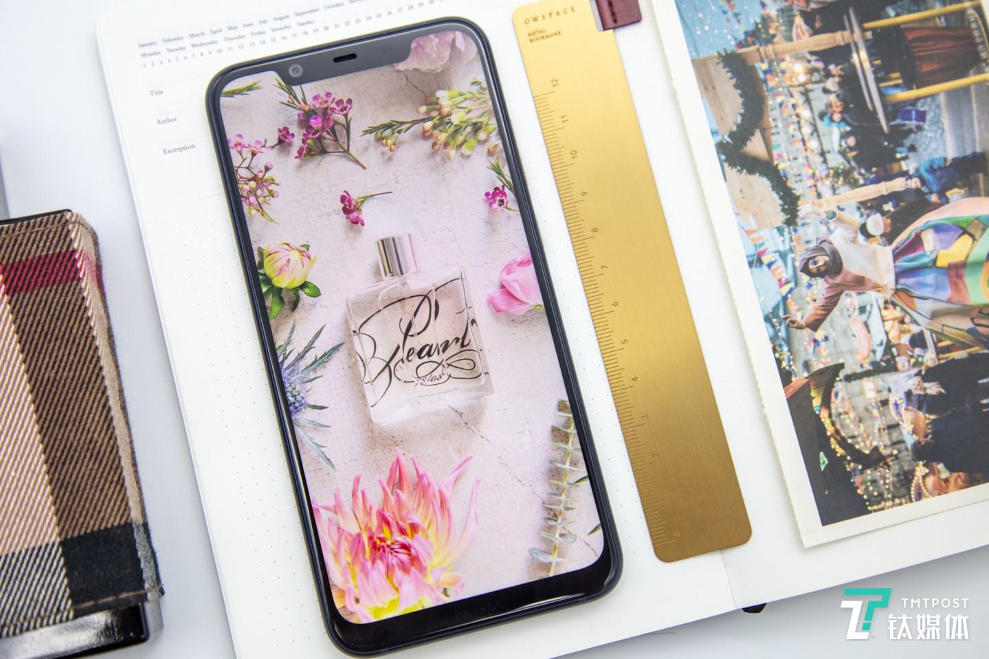 6.18英寸19:9比例屏幕