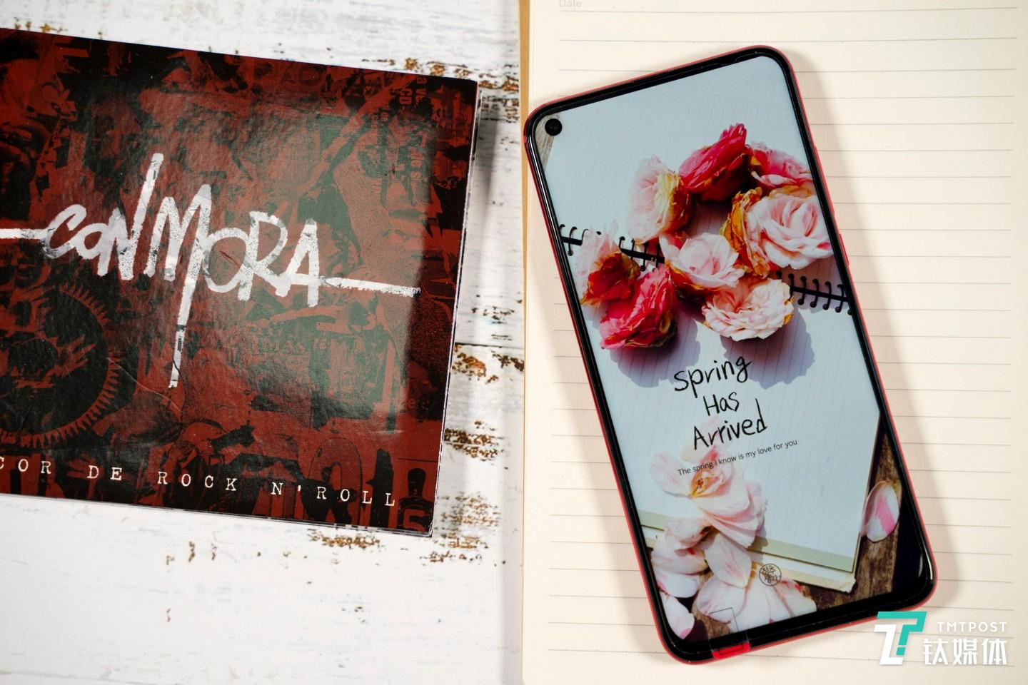 6.4英寸魅眼全视屏的视觉效果很好