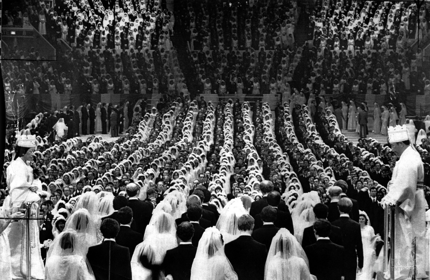 在1982年，文鲜明和韩鹤子为纽约麦迪逊花园为逾2000对新人主持婚礼 Credit United Press International