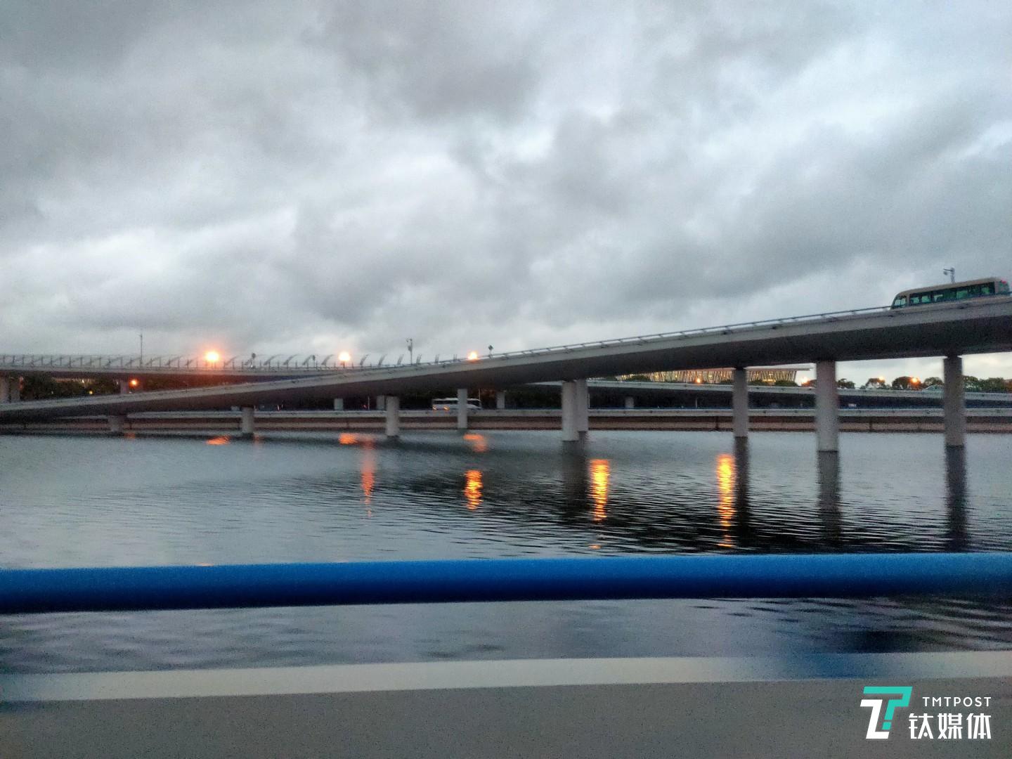 焦距：4.73 毫米 光圈：f/1.7 快门：1/30 秒 ISO：640