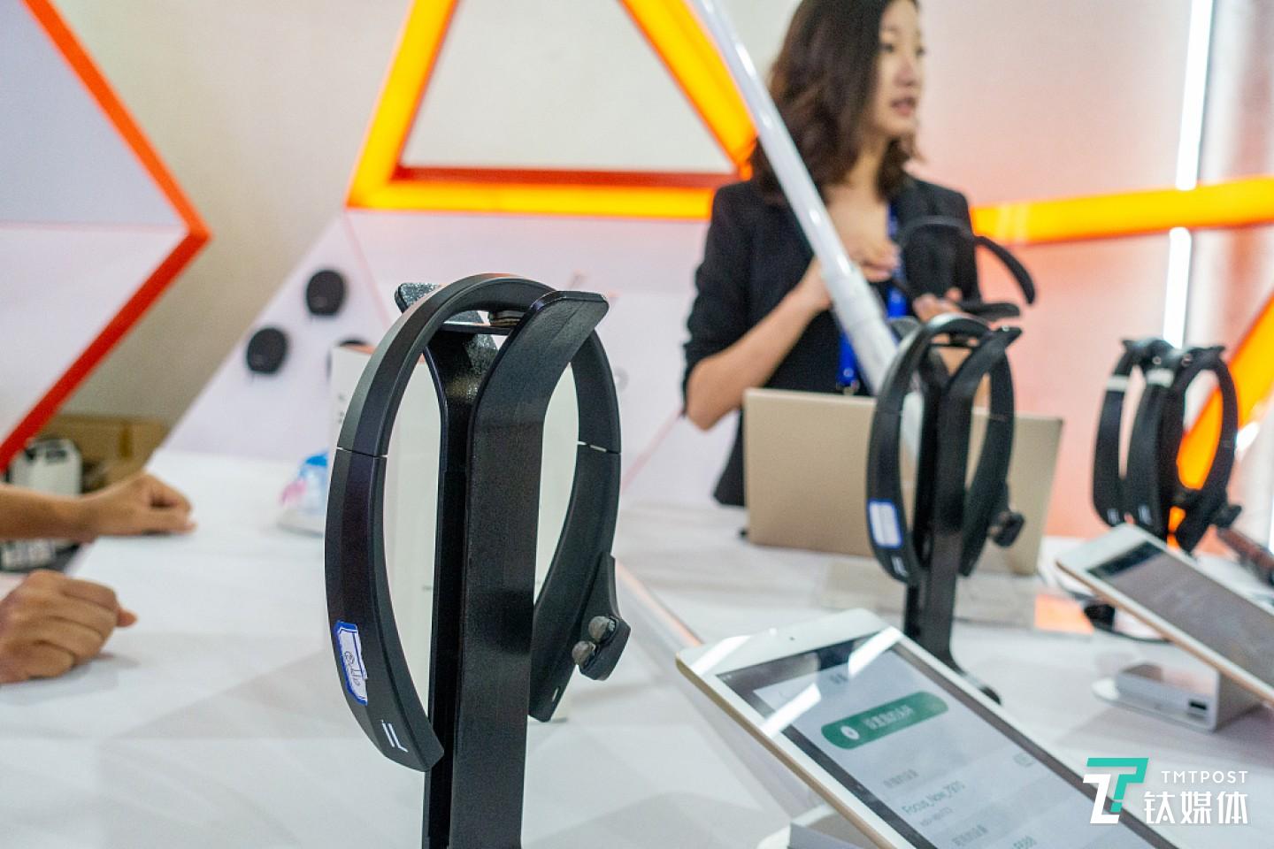 BrainCo所研發(fā)的賦思頭環(huán)（Focus 1），圖片來源：視覺中國