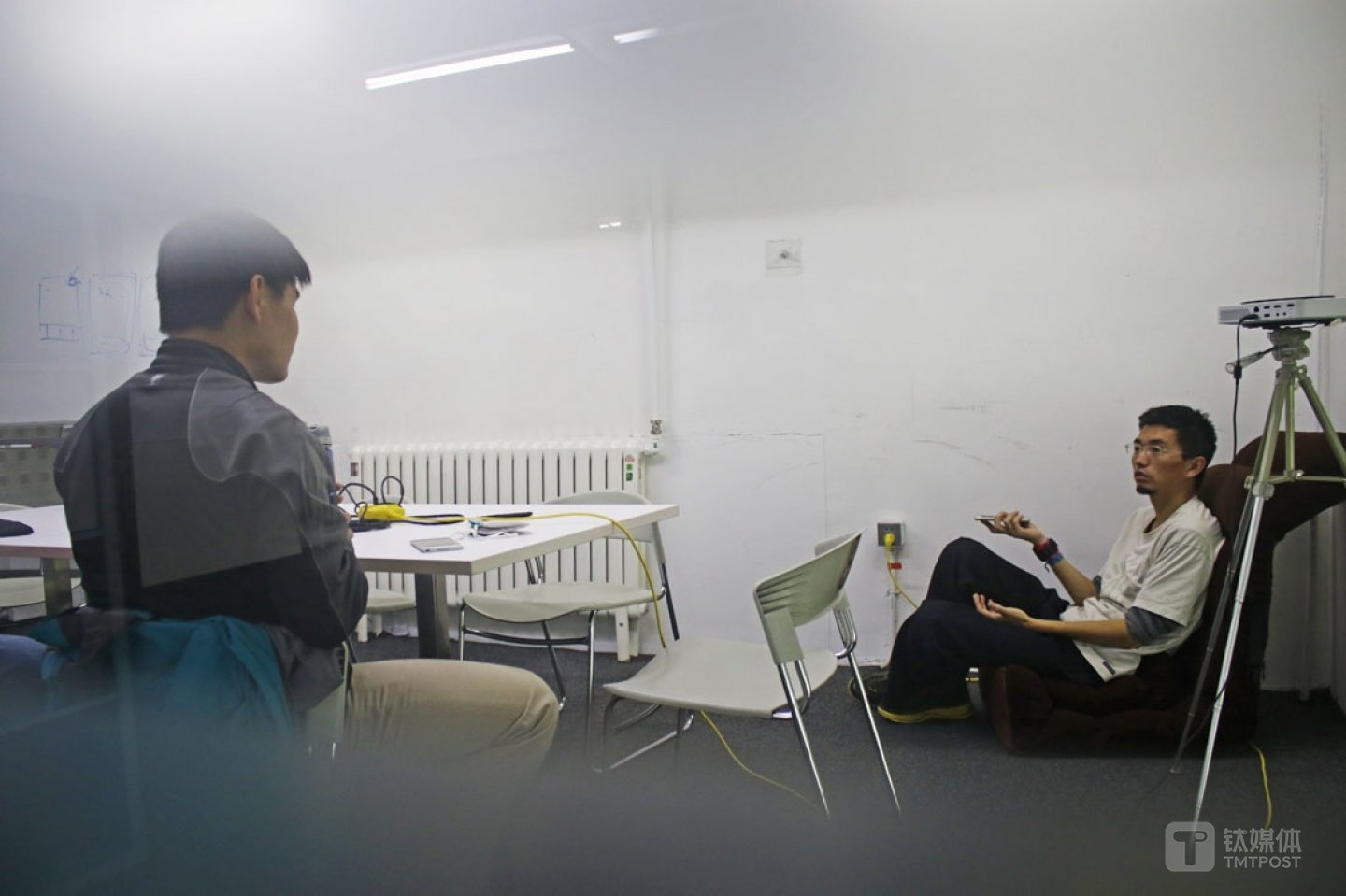 球叔的好友,大多来自户外圈。球叔创业并拿到投资后,很多圈内好友都来取经。他甚至将三层办公楼的第二层租给了一个户外圈的好友,这个朋友在做一款跑步的移动端产品。