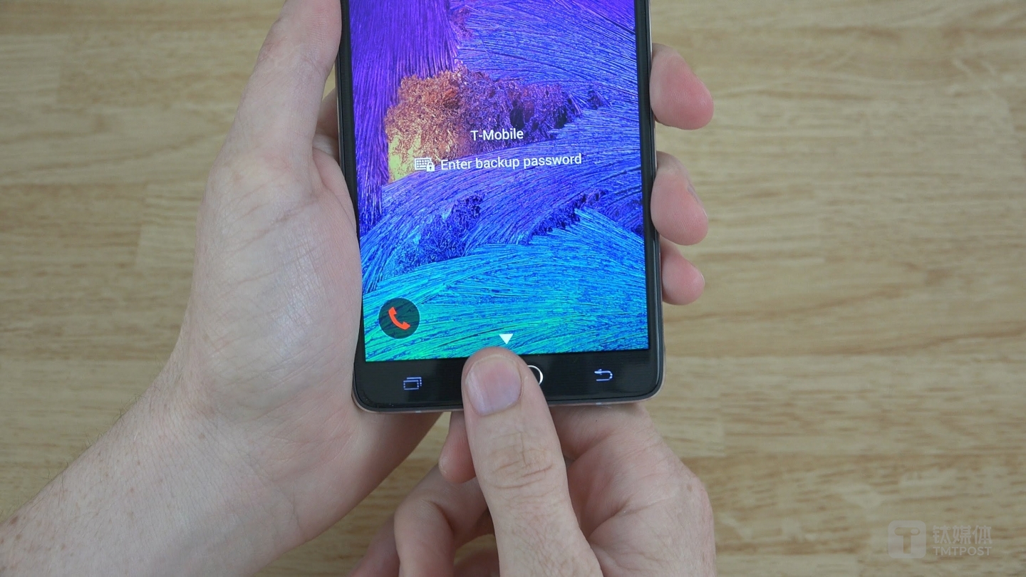 体验极为糟糕的滑擦式指纹识别