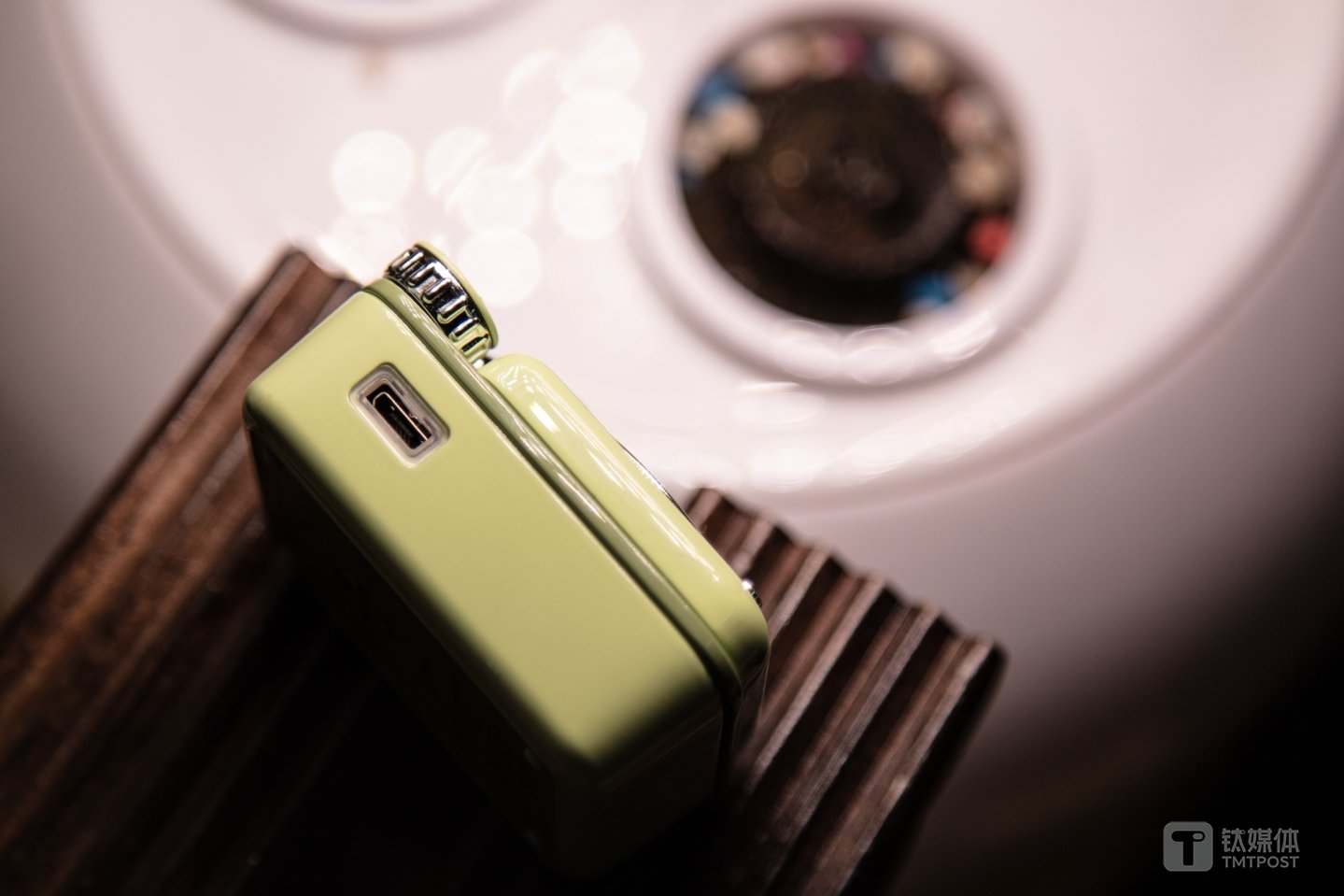 左侧Micro USB接口