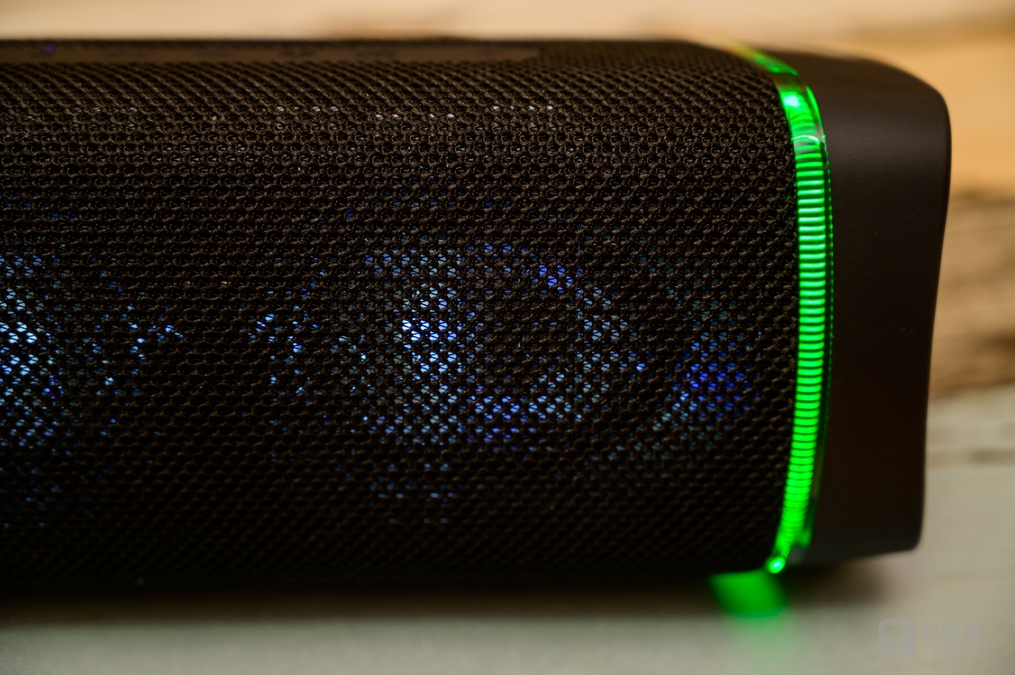 发声单元具备发光设计