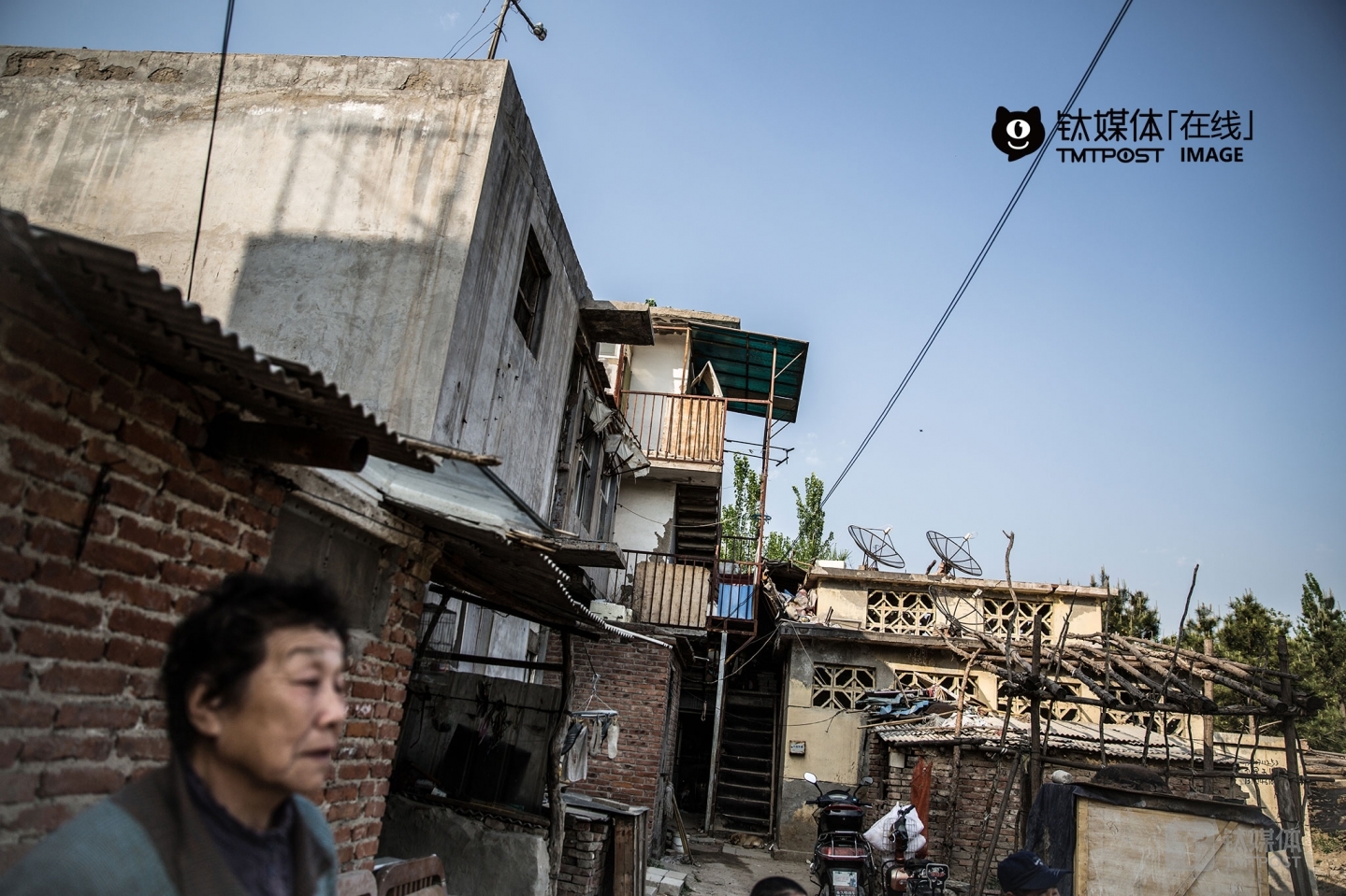 These remaining houses were at the side of the forest park. It is said that 7 owners of these houses all rent their two-storey building for around RMB 600.