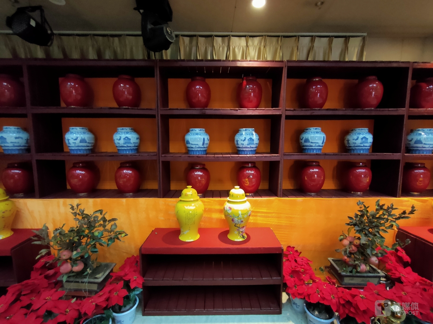 高ISO下，仔细看会感觉到有一点涂抹痕迹