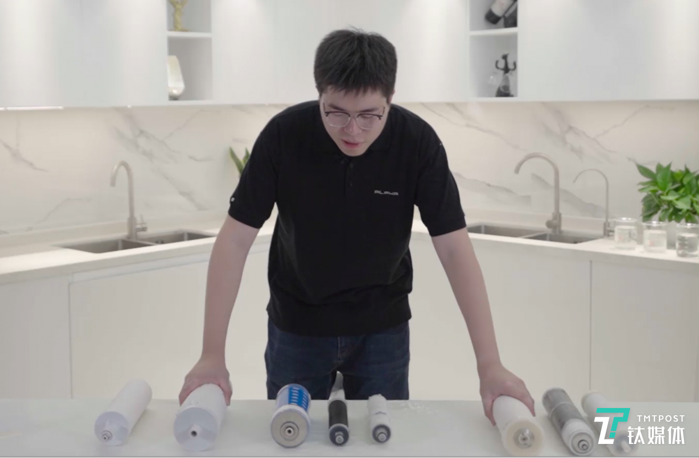 滤芯对比，左至右：安吉尔、美的、A.O史密斯