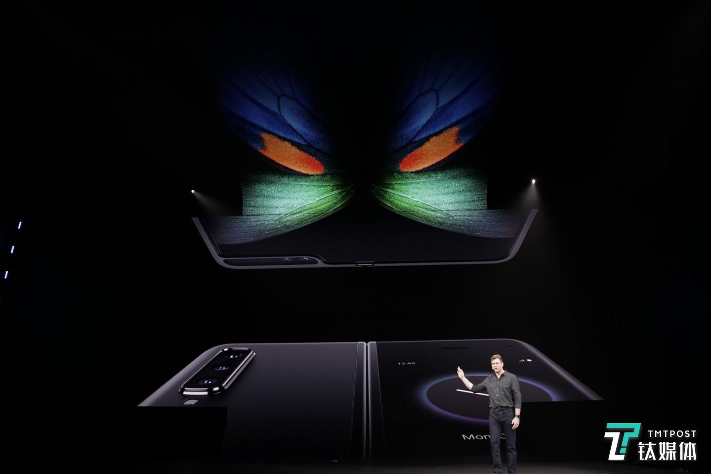Galaxy Fold：折与不折，摄像头都能用