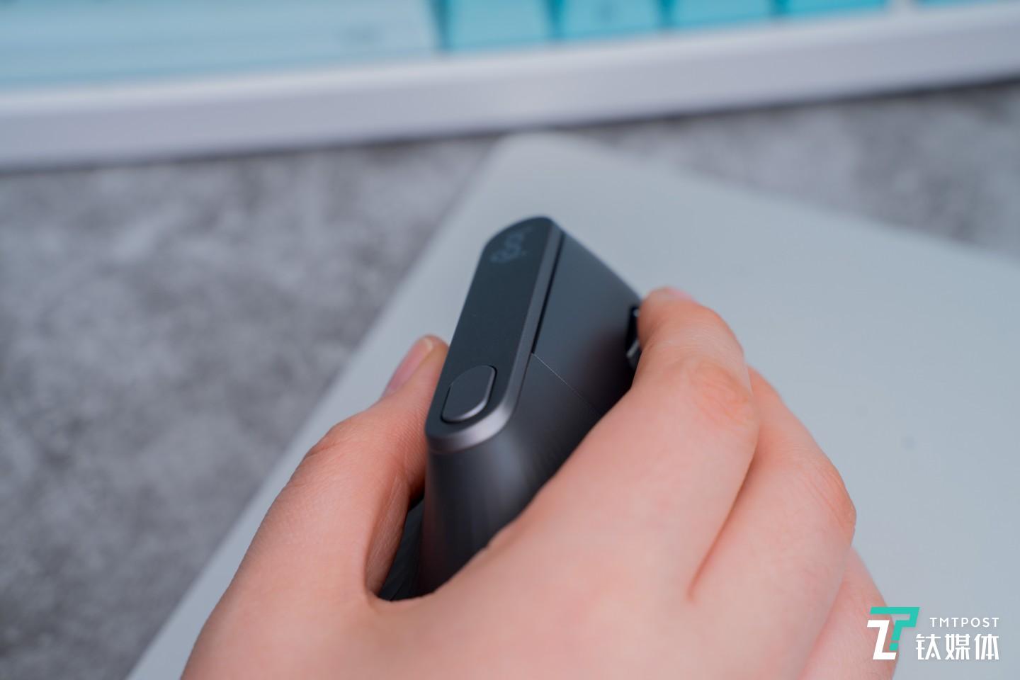 MX Vertical的大体积给手部更好的支撑