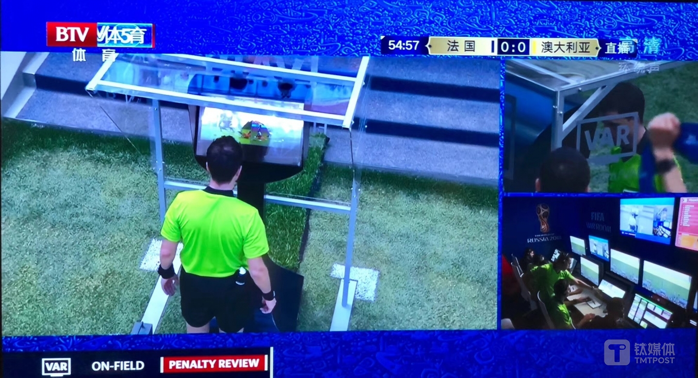 历史时刻：VAR帮助裁判监控现场并改判
