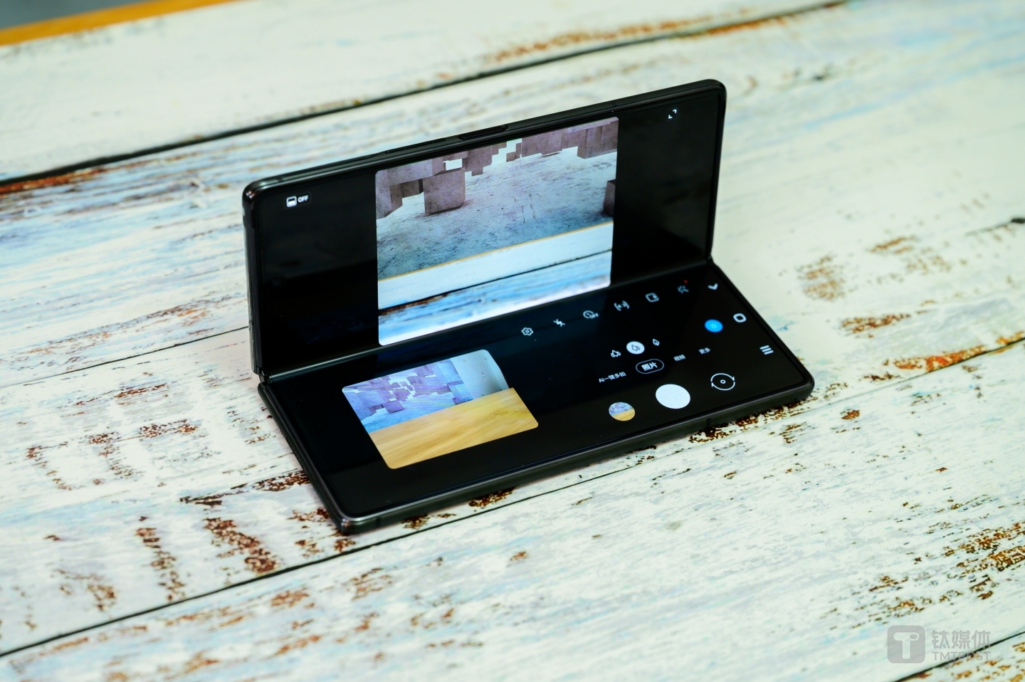 弯折模式下的拍照界面