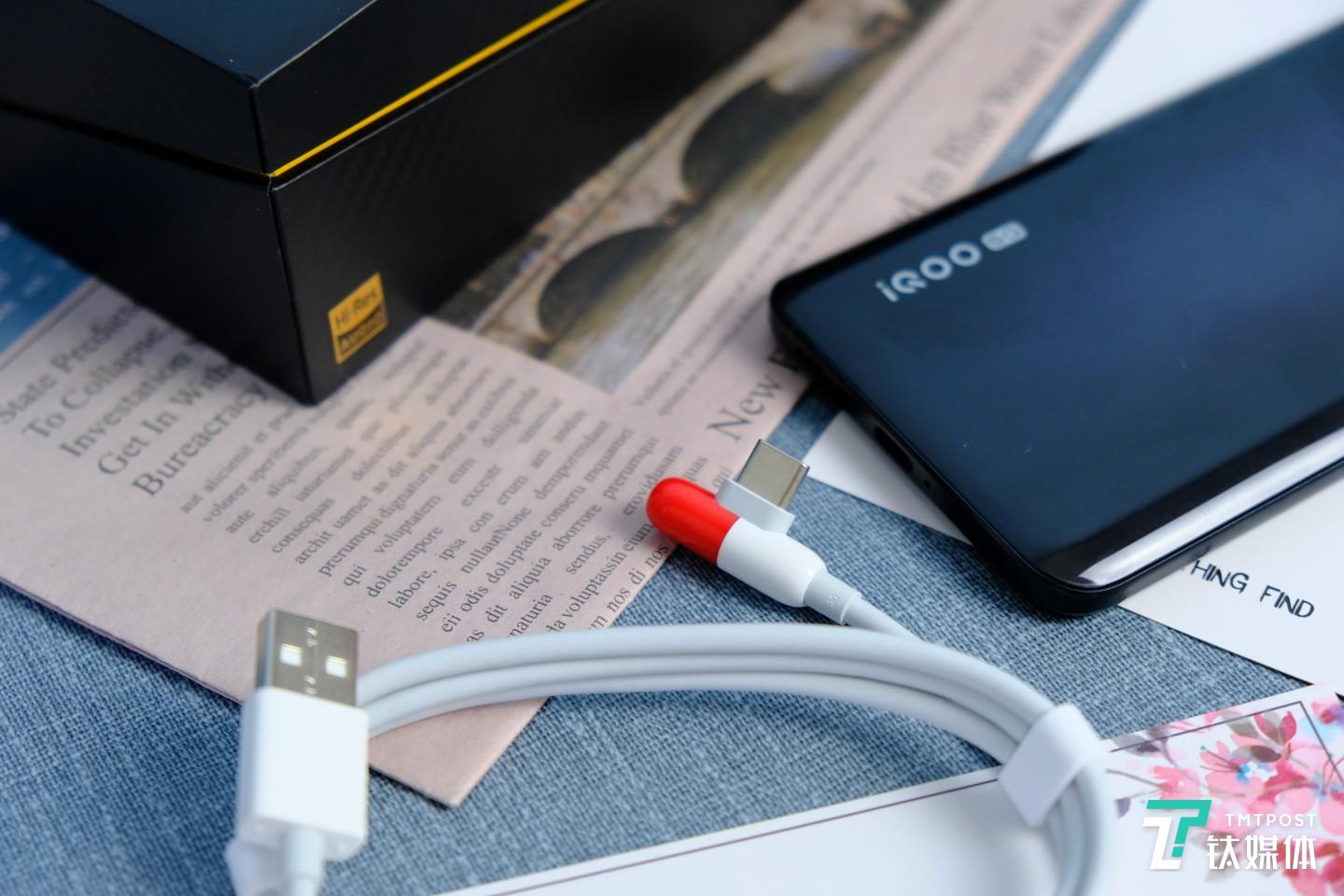 弯头胶囊充电线