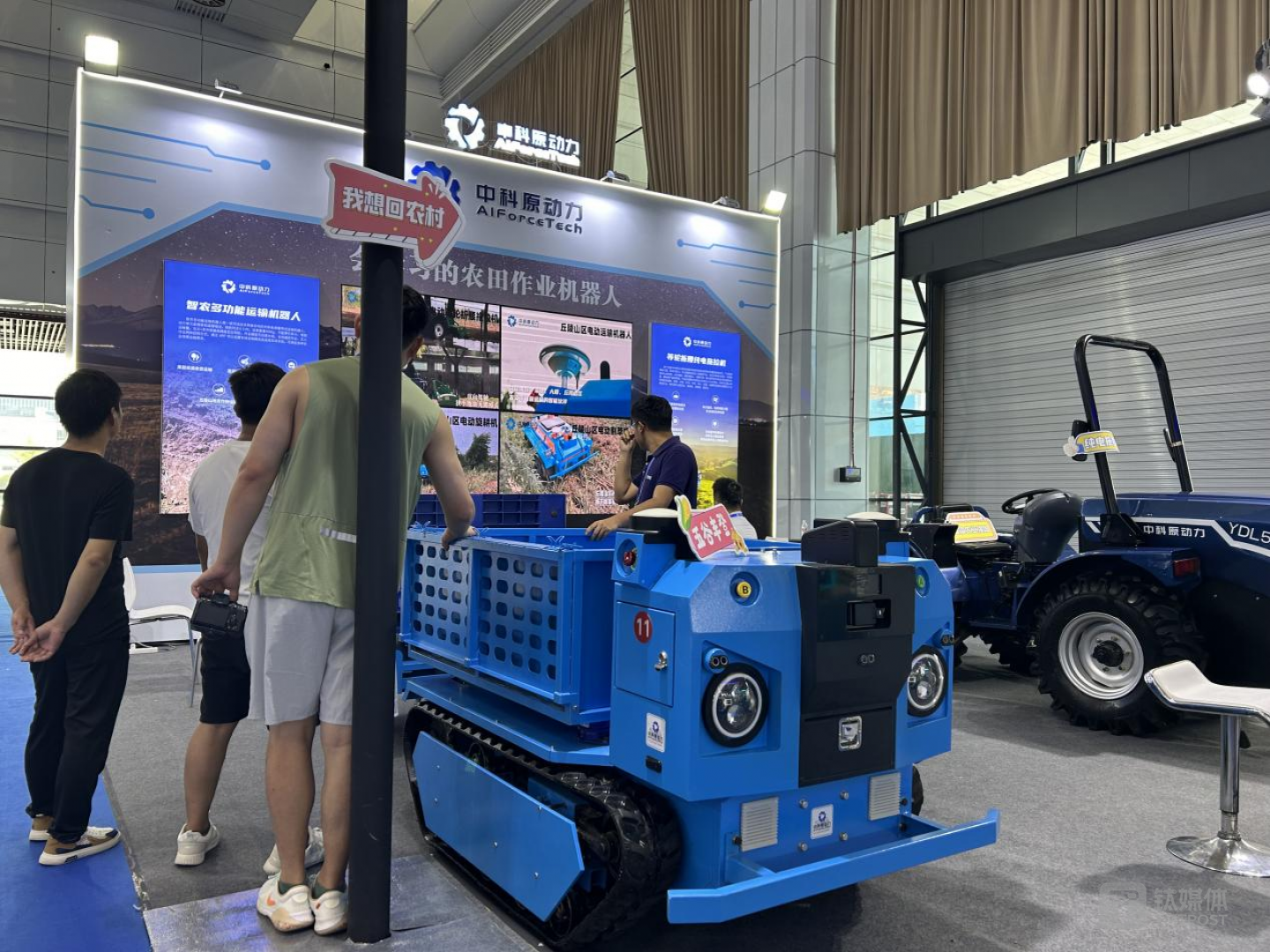 （中科原动力展台，图源：钛媒体APP拍摄）